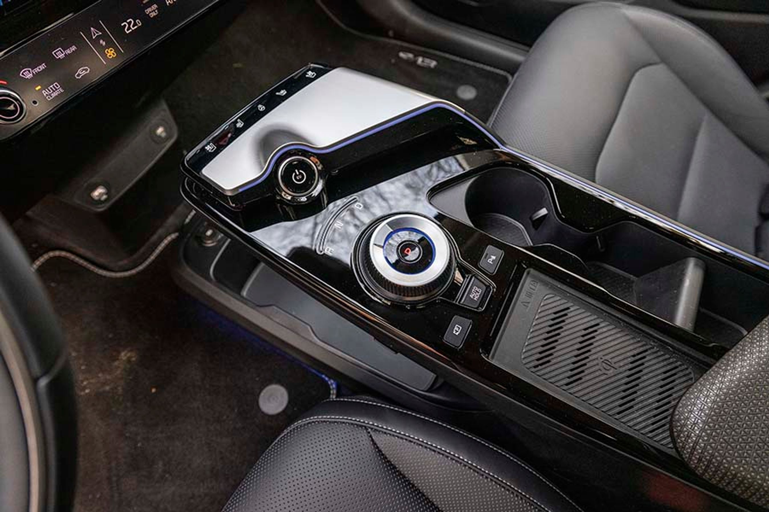 Gearvælgeren er en drejeknap, der kan betjenes, uden at man skal se på den.