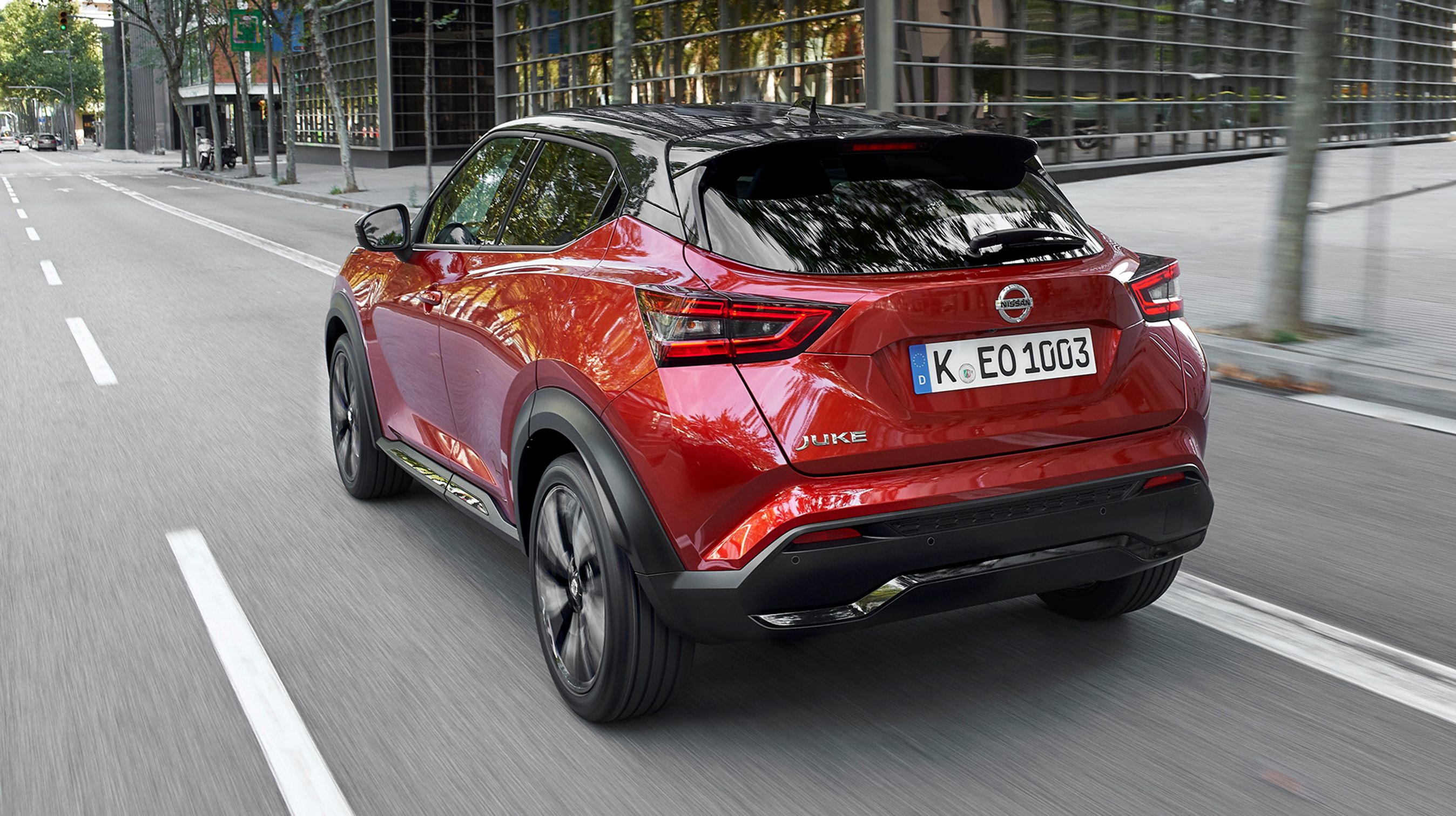 Juke har stadig et aparte bagparti i coupé-stil. Kofangeren er gjort mindre udstikkende, og det bidrager til et mere let design.