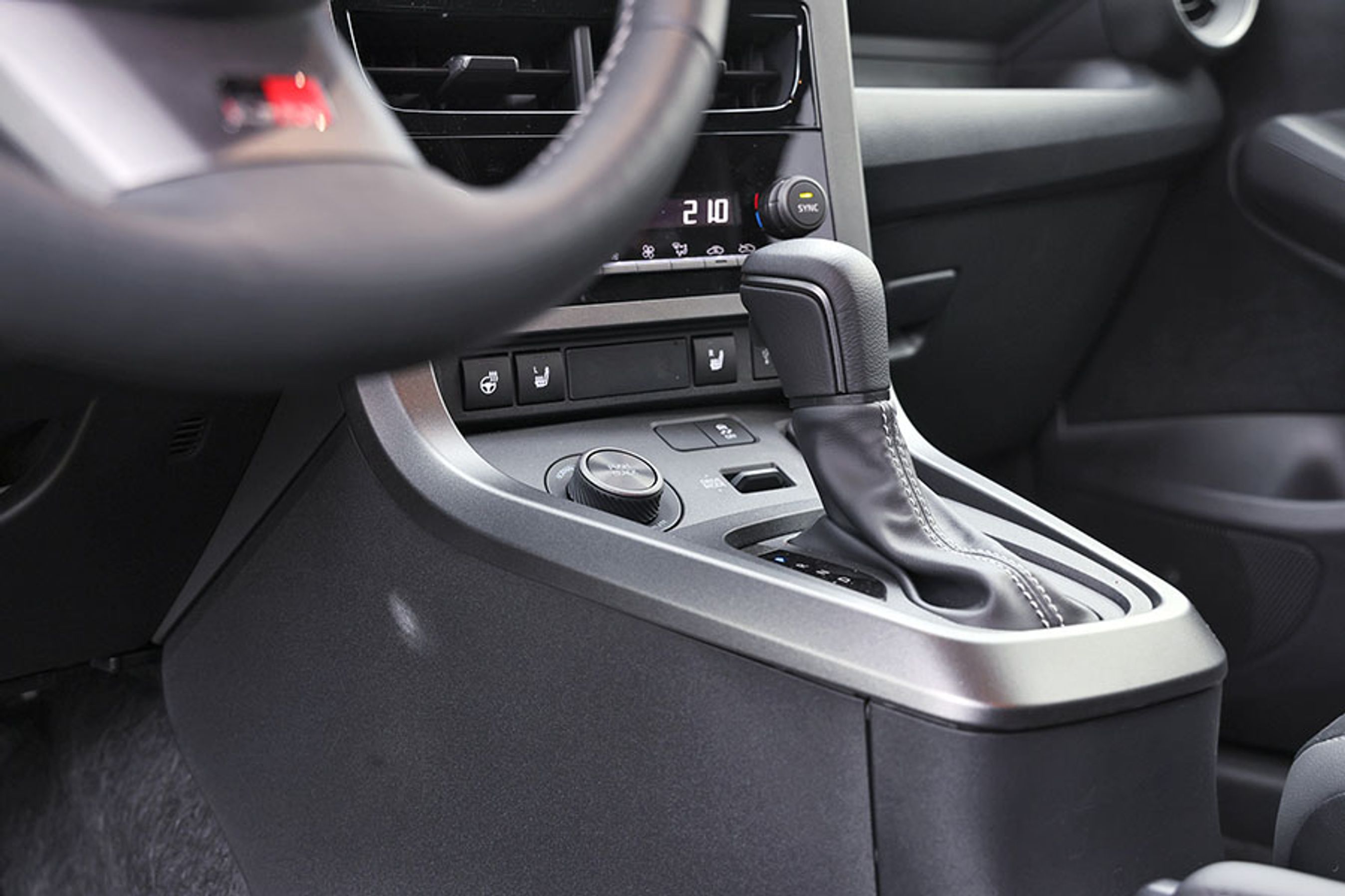 Nyt i den opdaterede GR Yaris er muligheden for et ottetrins automatgear, som Toyota bruger i det japanske rallymesterskab. De siger også, at man vil være hurtigere på bane i forhold til versionen med manuelt gear.  