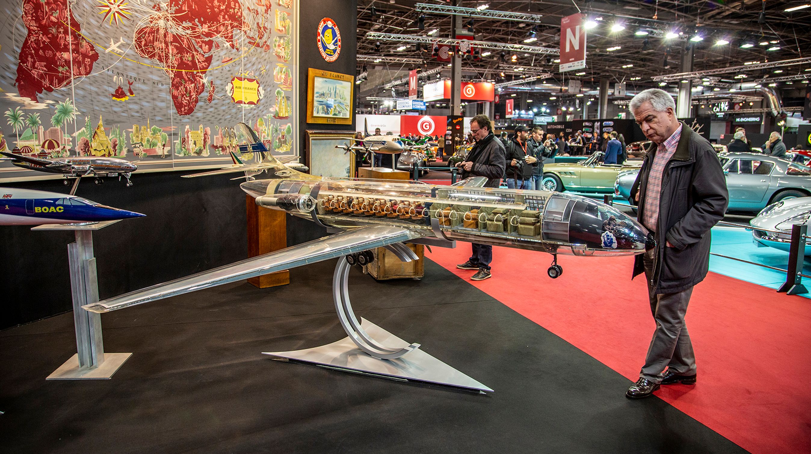 Der er modelfly, og så er der MODELFLY! En af udstillerne er specialiseret i flymodeller af den slags, der pryder rejsebureauerne, og denne Caravelle har sikkert inspireret mangen en chartergæst til at søge mod sydens sol.