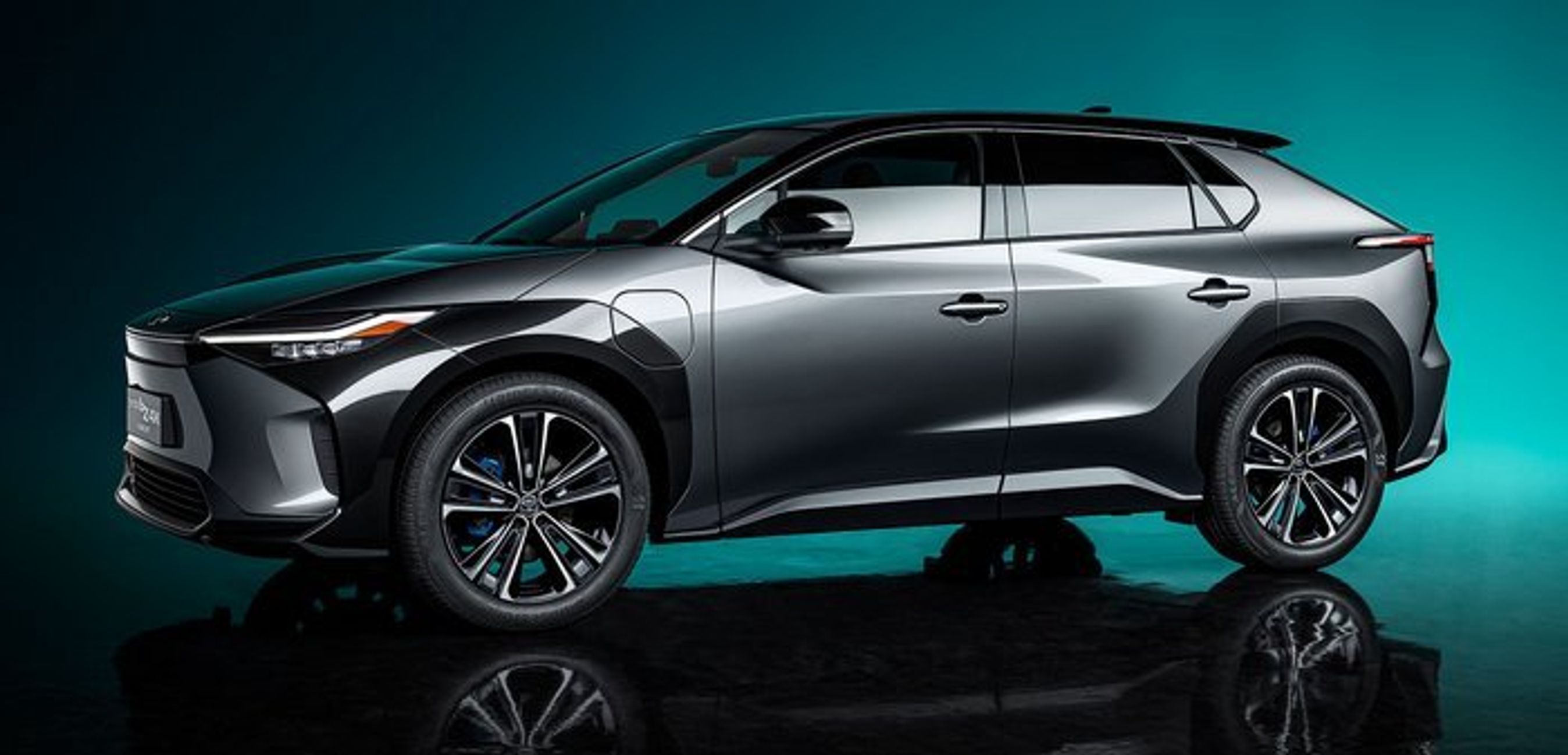 Toyota BZ4X minder meget om RAV4 og er nogenlunde på samme størrelse.