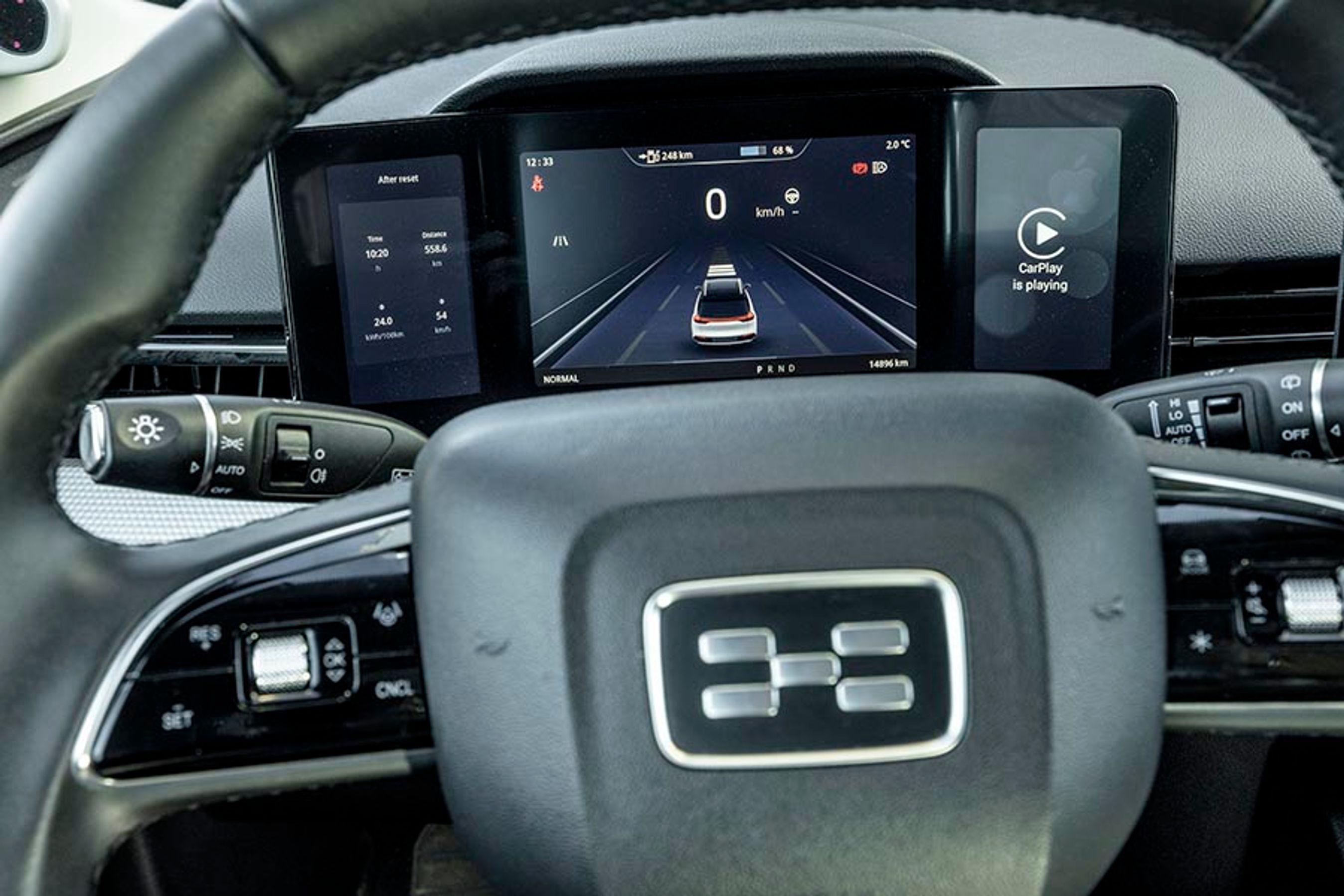 Du kan vælge mellem flere visninger i instrumenterne. Denne viser hastigheden ganske tydeligt, men bemærk, at de øvrige informationer er meget små, hvilket kan være vanskeligt at læse, hvis man er langsynet.