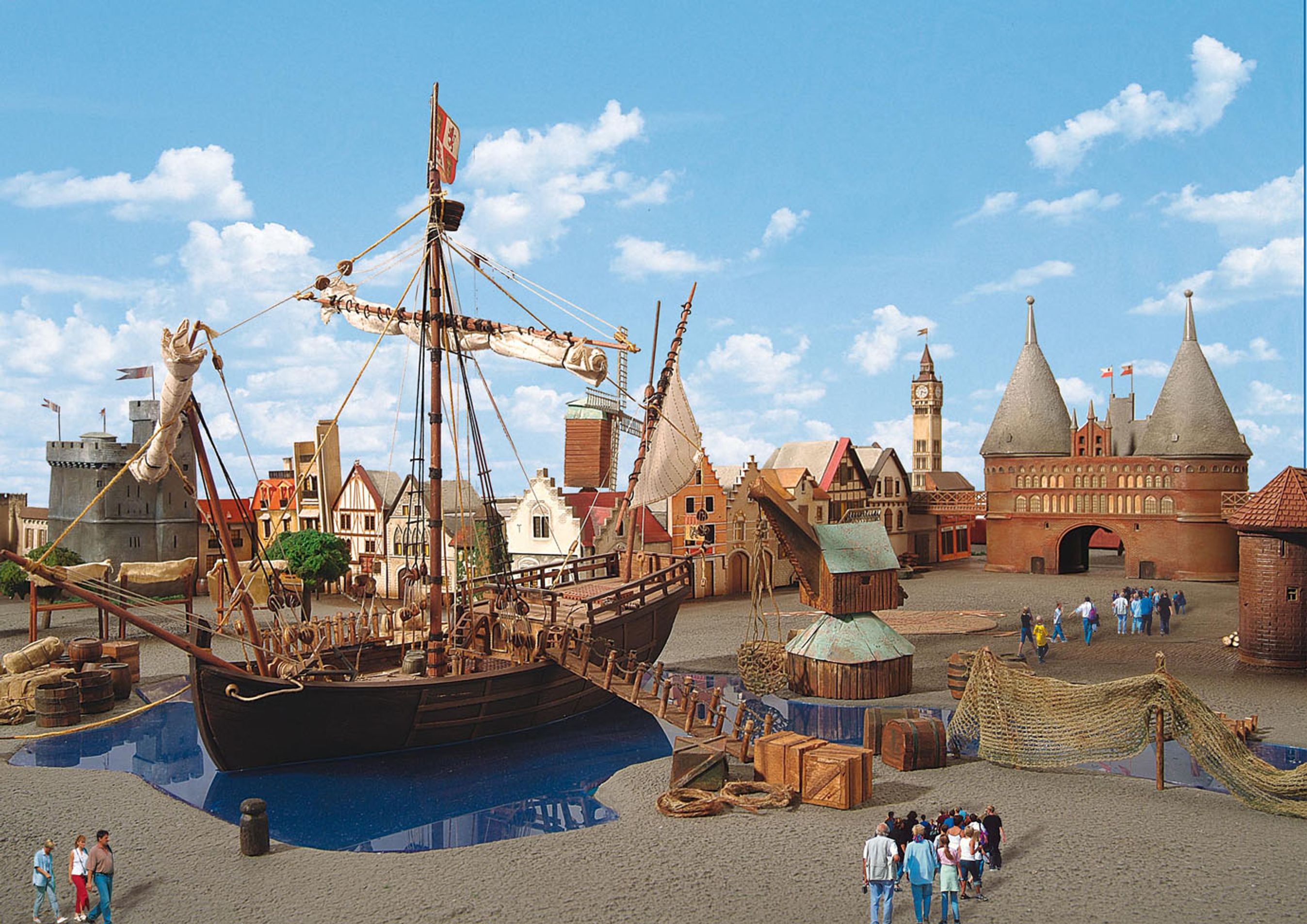 Hansa-Park i Nordtyskland er blot en af de mange forlystelsesparker man kan finde på www.fdm-travel.dk/forlystelsesparker.