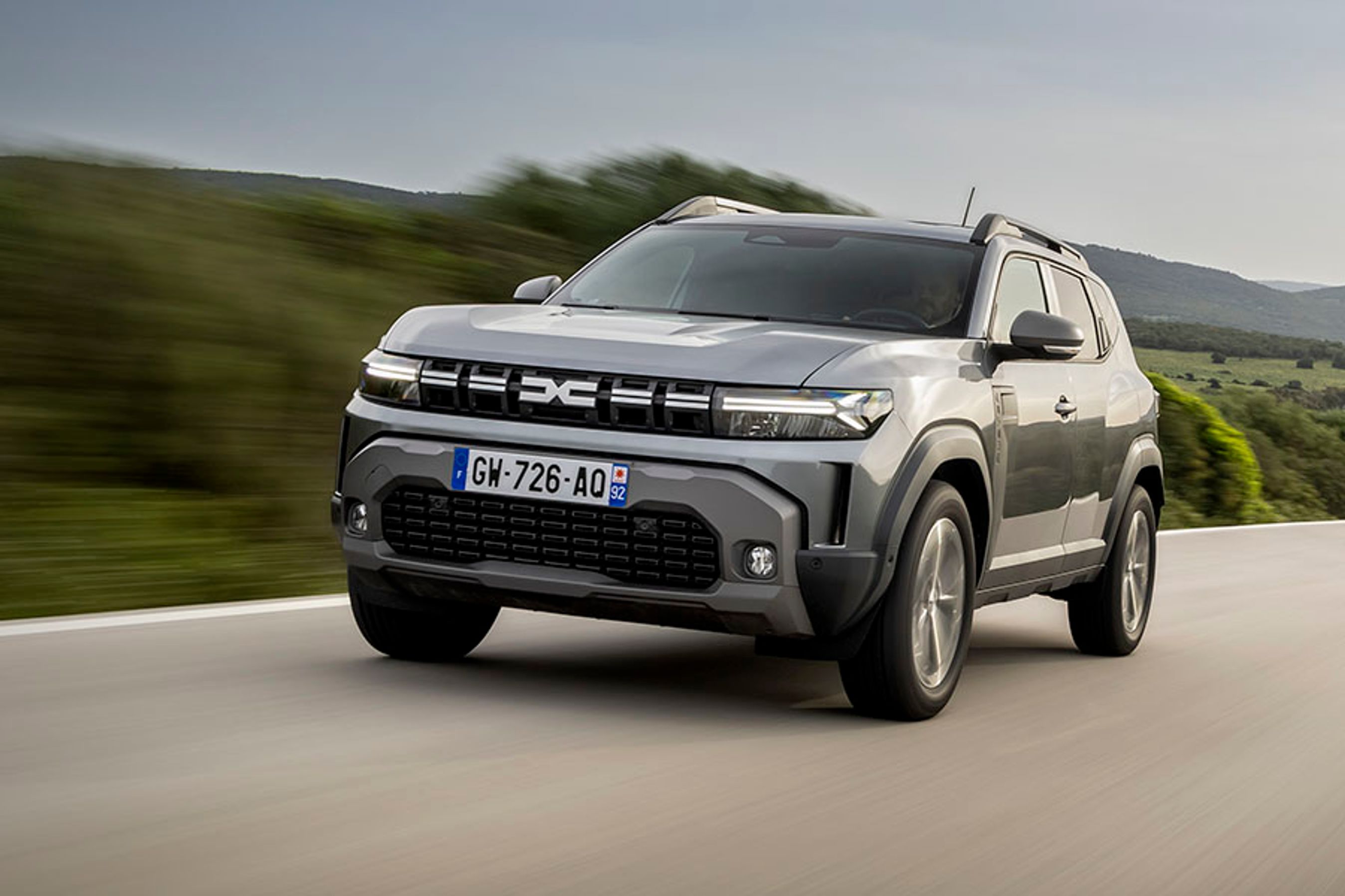 Dacia Duster har fået en vellykket opdatering af sit design, som stadig skiller bilen ud.