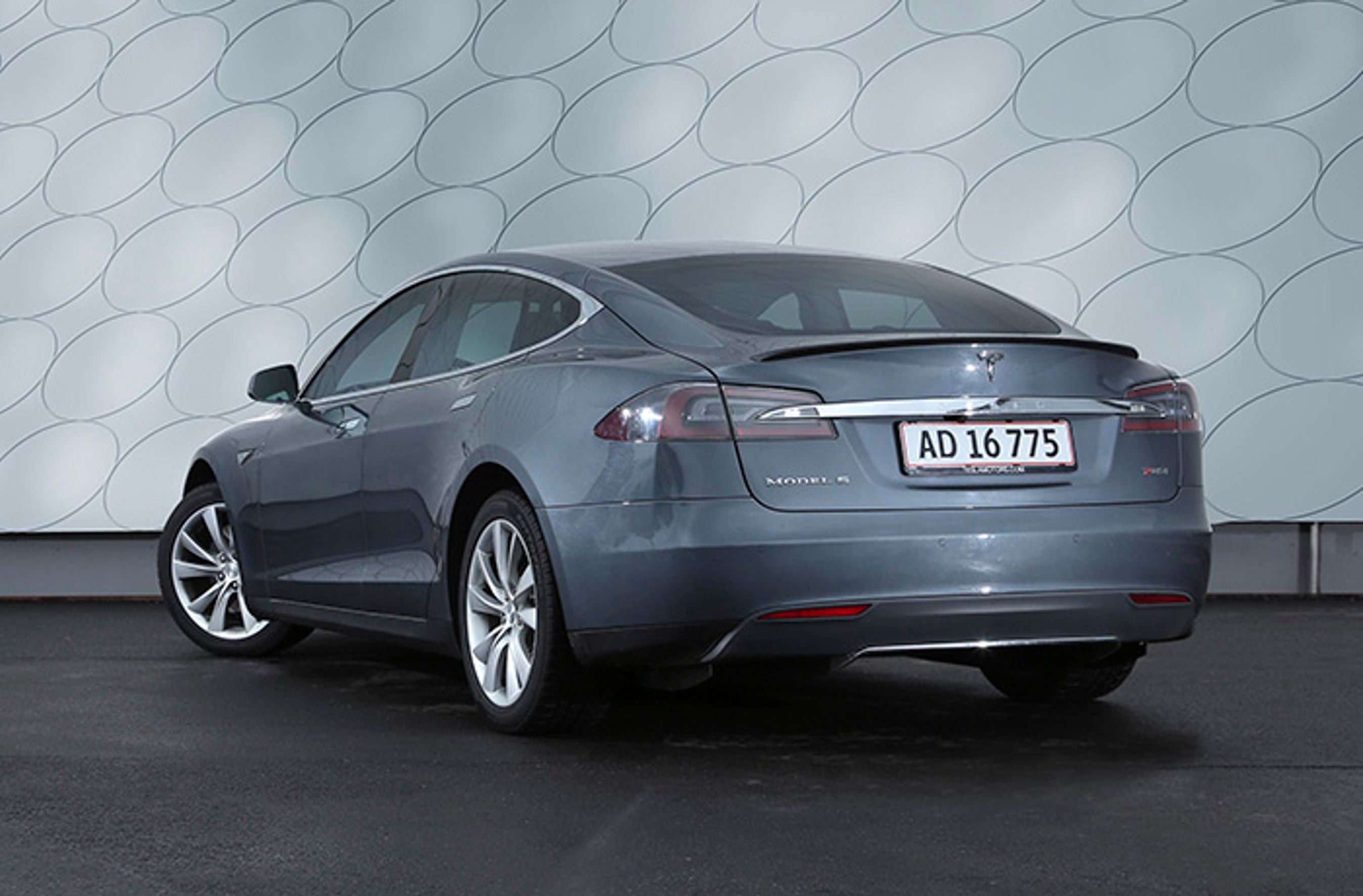 Tesla Model S bagfra