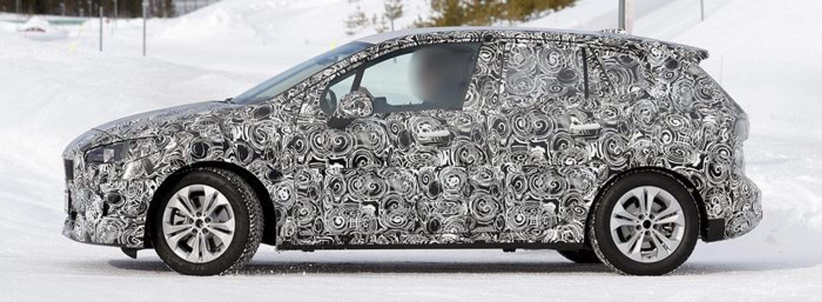 Den næste BMW Active Tourer ser ud til at vokse lidt, også i akselafstand. 