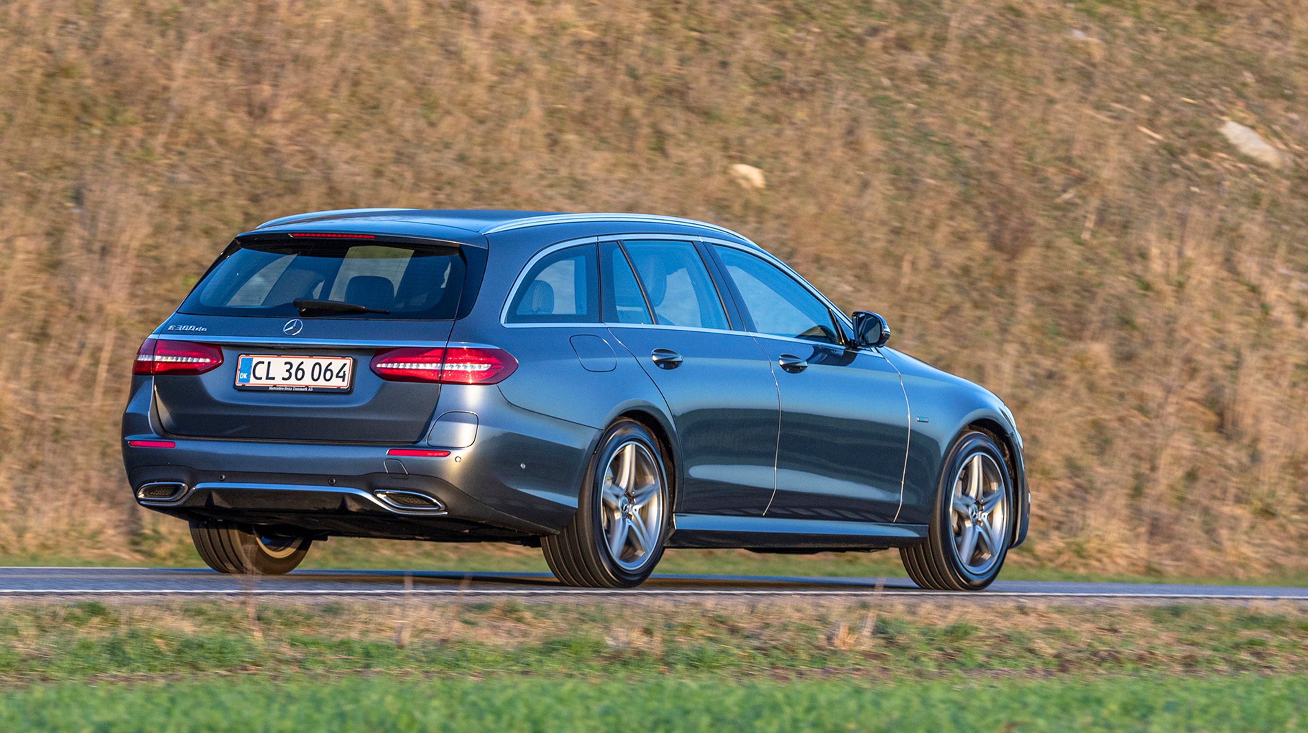 Den store stationcar har ruder hele vejen rundt, og det giver et godt udsyn. 