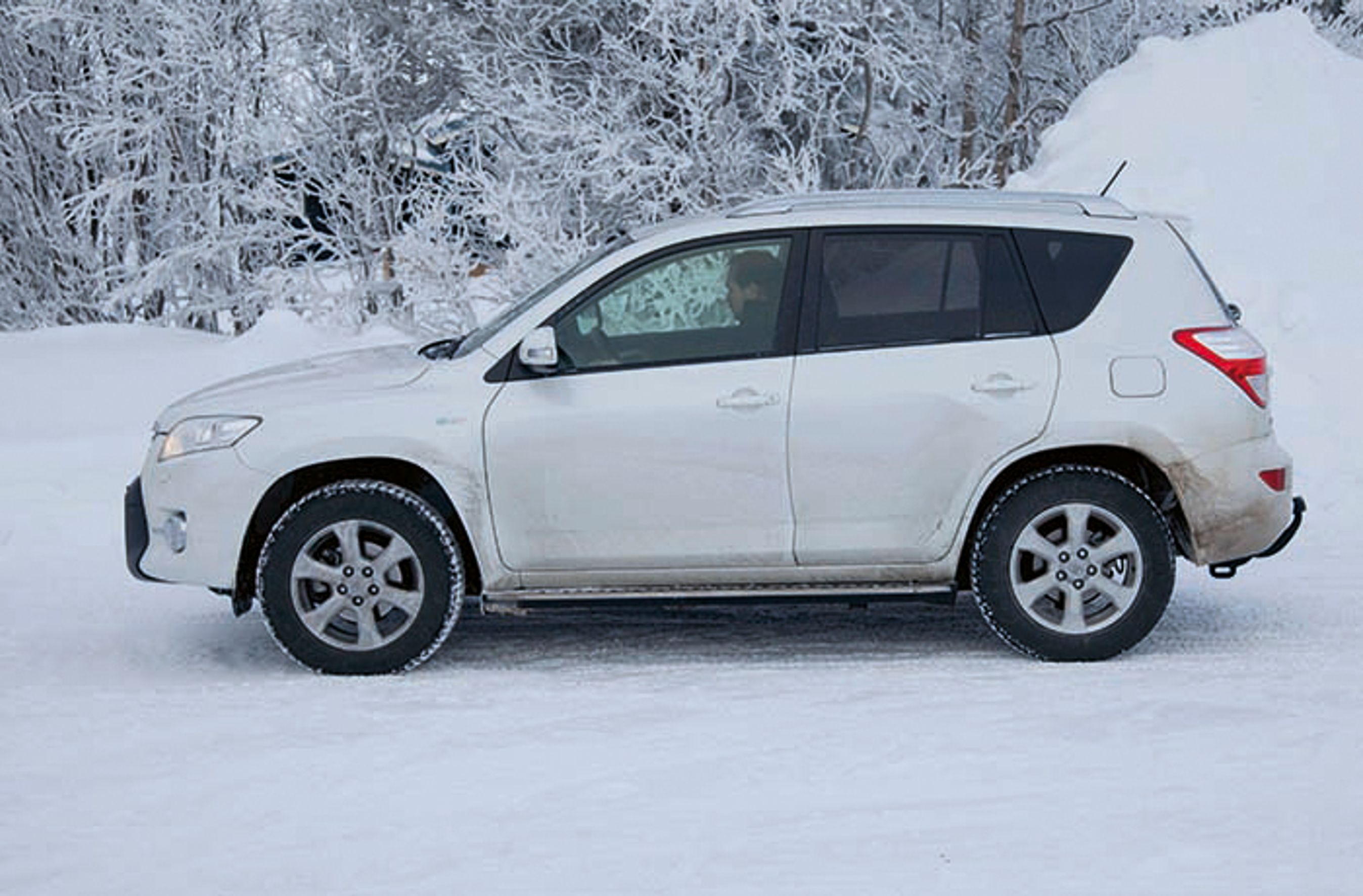 Toyota RAV4 fra siden