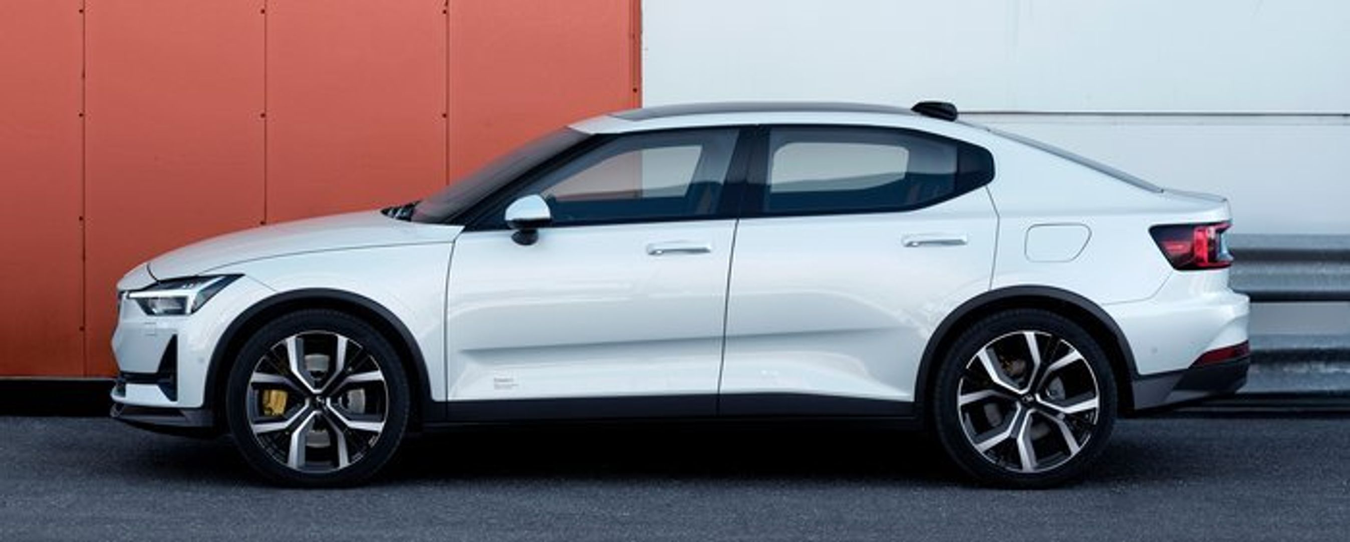 Polestar 2 i profil.
