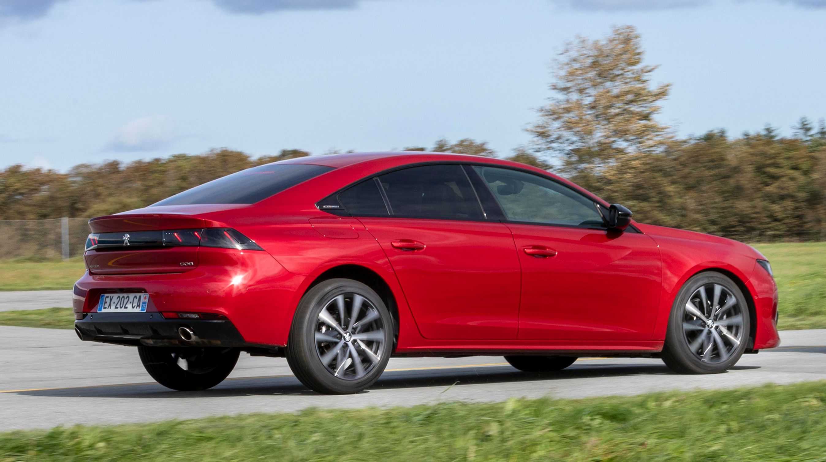 Peugeot 508 - Den nye store firma- og familiebil fra Peugeot er flot at se på og kører virkelig godt. En stationcar dukker op inden længe