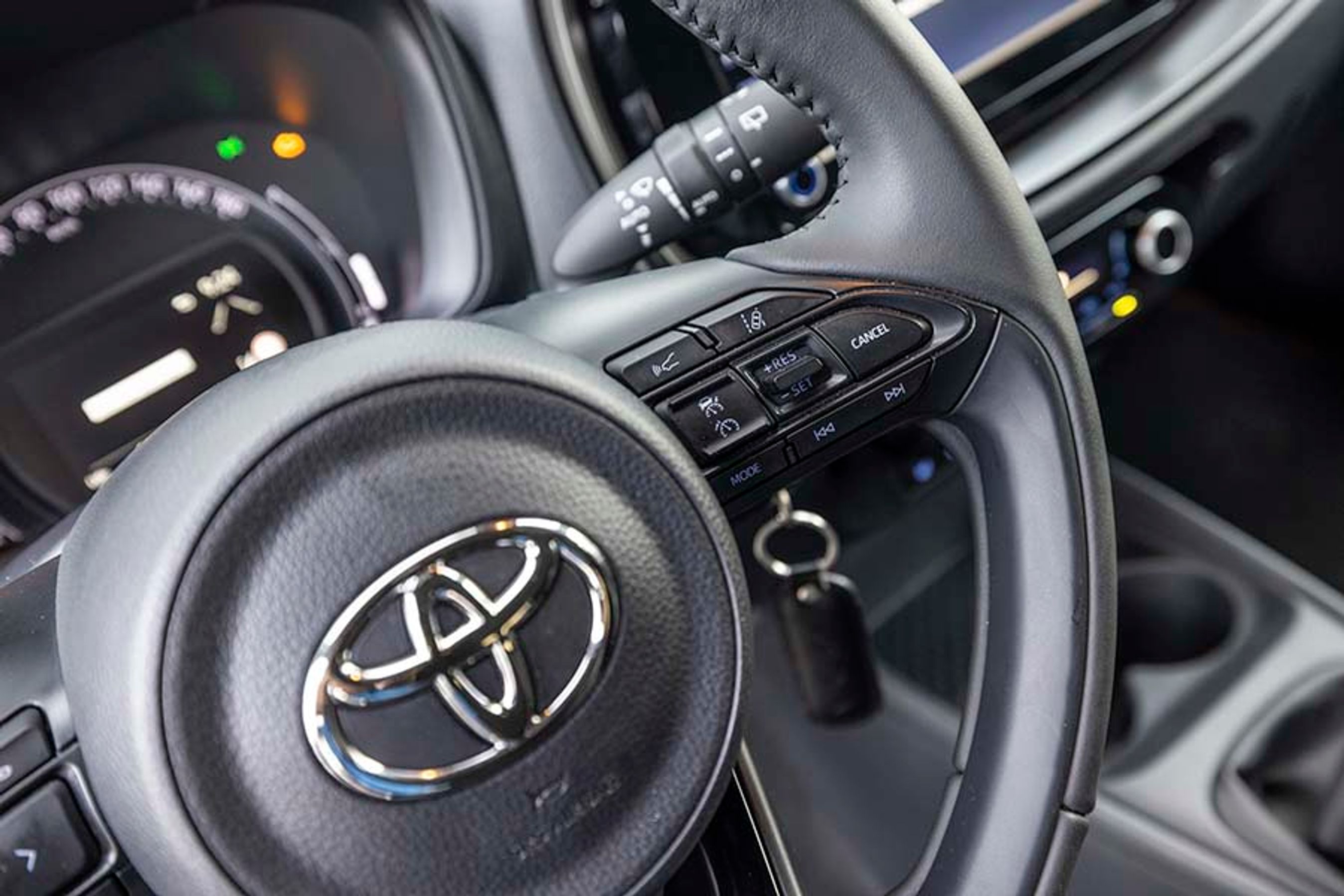 Alle udgaver har adaptiv fartpilot og vognbaneassistent, der styres fra rattet. Det er meget usædvanligt for biler i denne klasse og en stor fornøjelse i hverdagen.