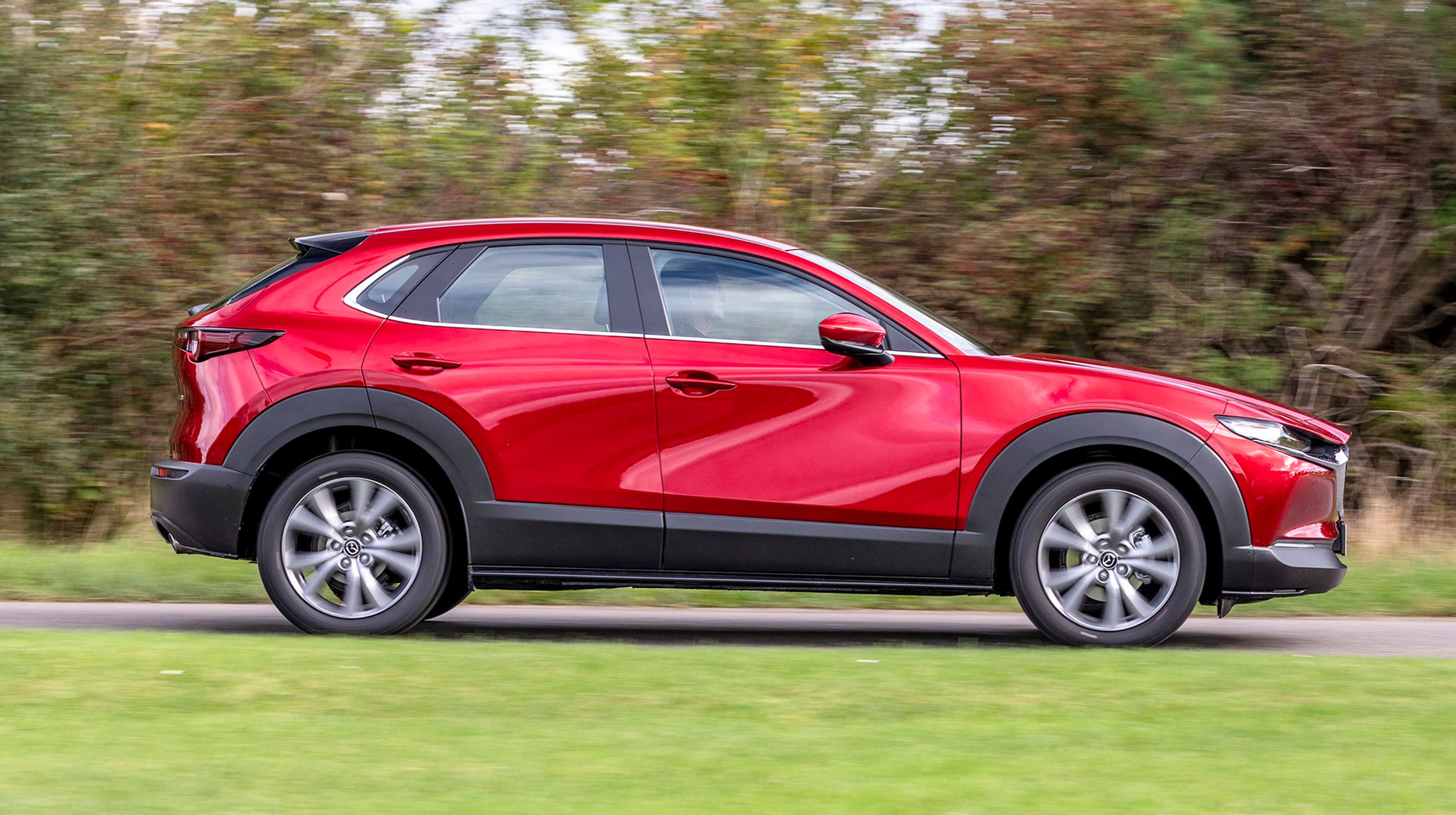Mazda CX-30 er en ny mellemklasse-SUV med et flot design og en lækker indretning. Den fås både med forhjulstræk og firehjulstræk.