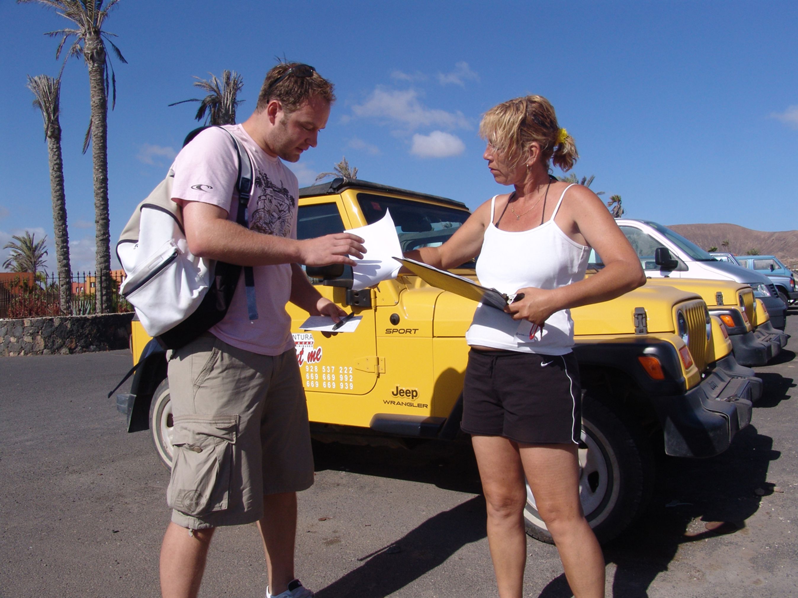 Husk altid at kontrollere bilen for fejl og mangler, når du får den udleveret, lyder rådet fra FDM.
