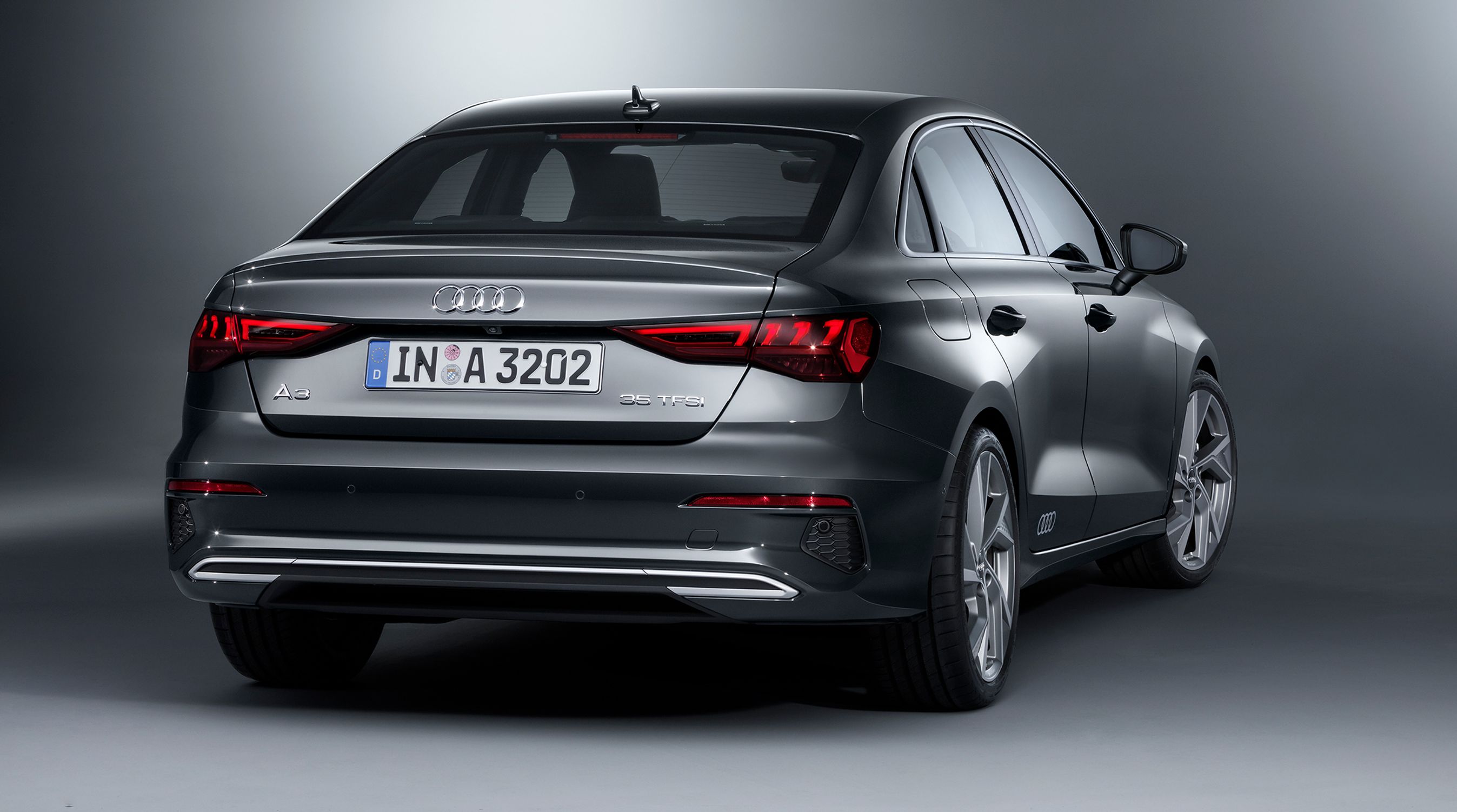 Audi A3 i den nye generation kommer nu som sedan.