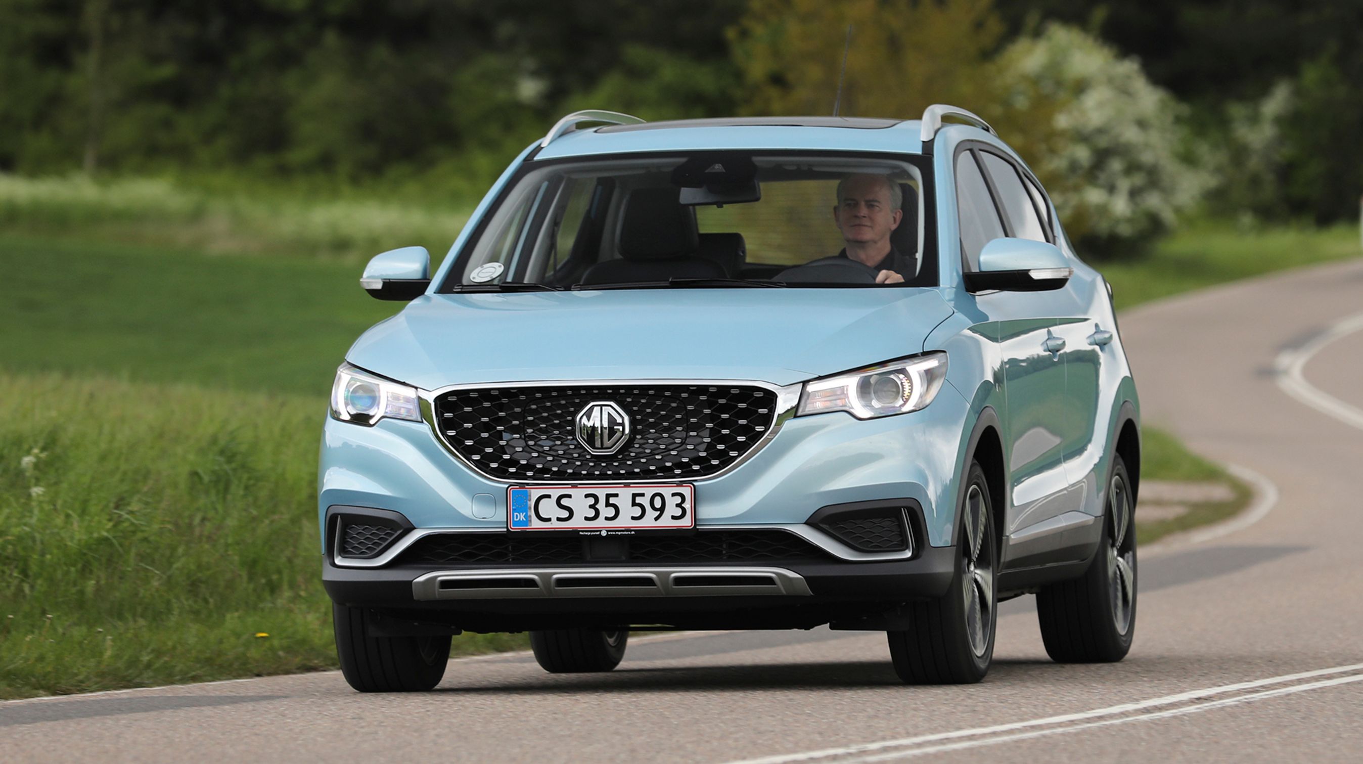 MG ZS EV er en fempersoners SUV-agtig elbil med forhjulstræk og en rækkevidde på 263 km ifølge fabrikstallet.