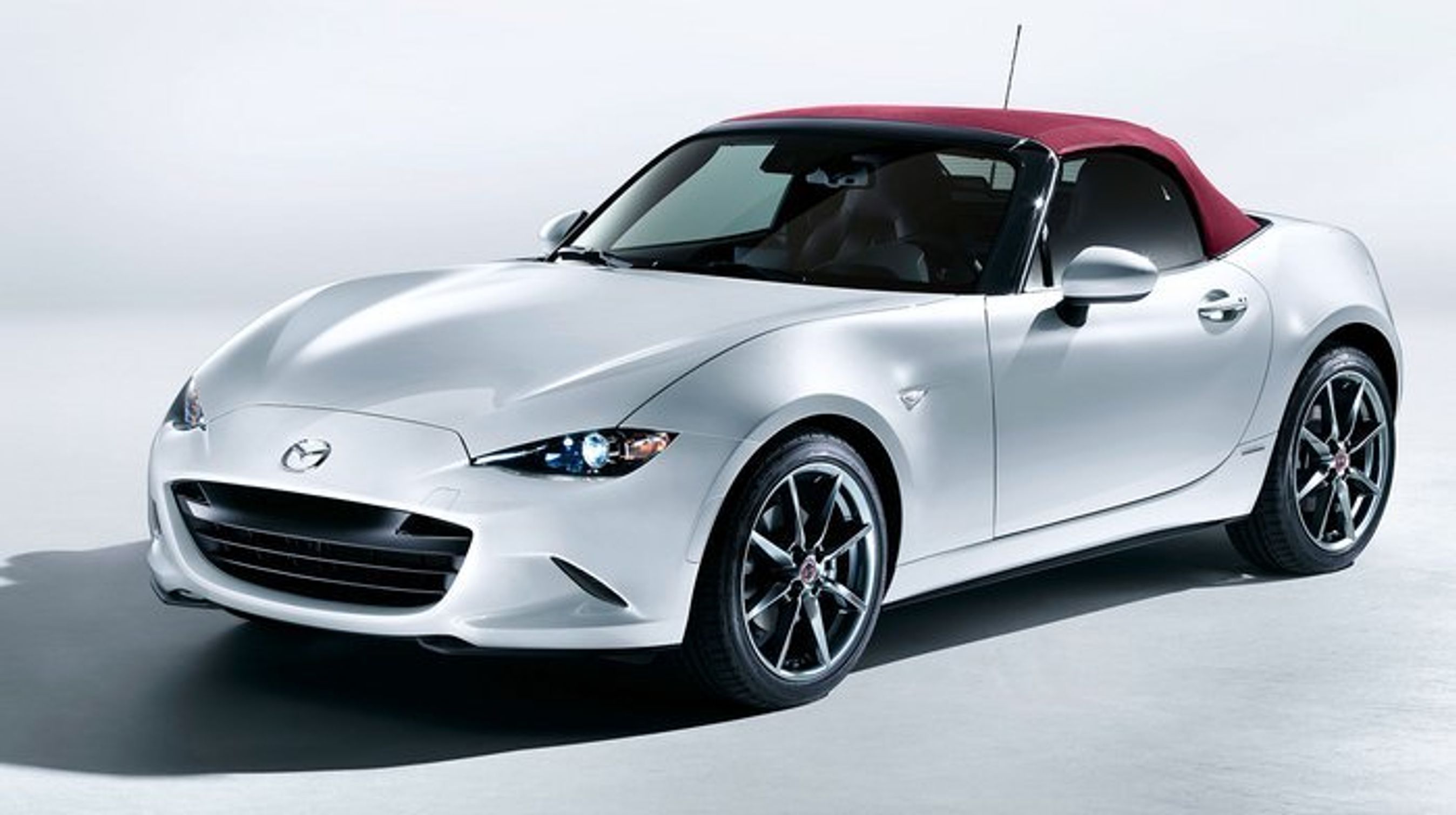 Roadsteren MX-5 gør nu comeback. Prisen begynder ved 280.000 kr.