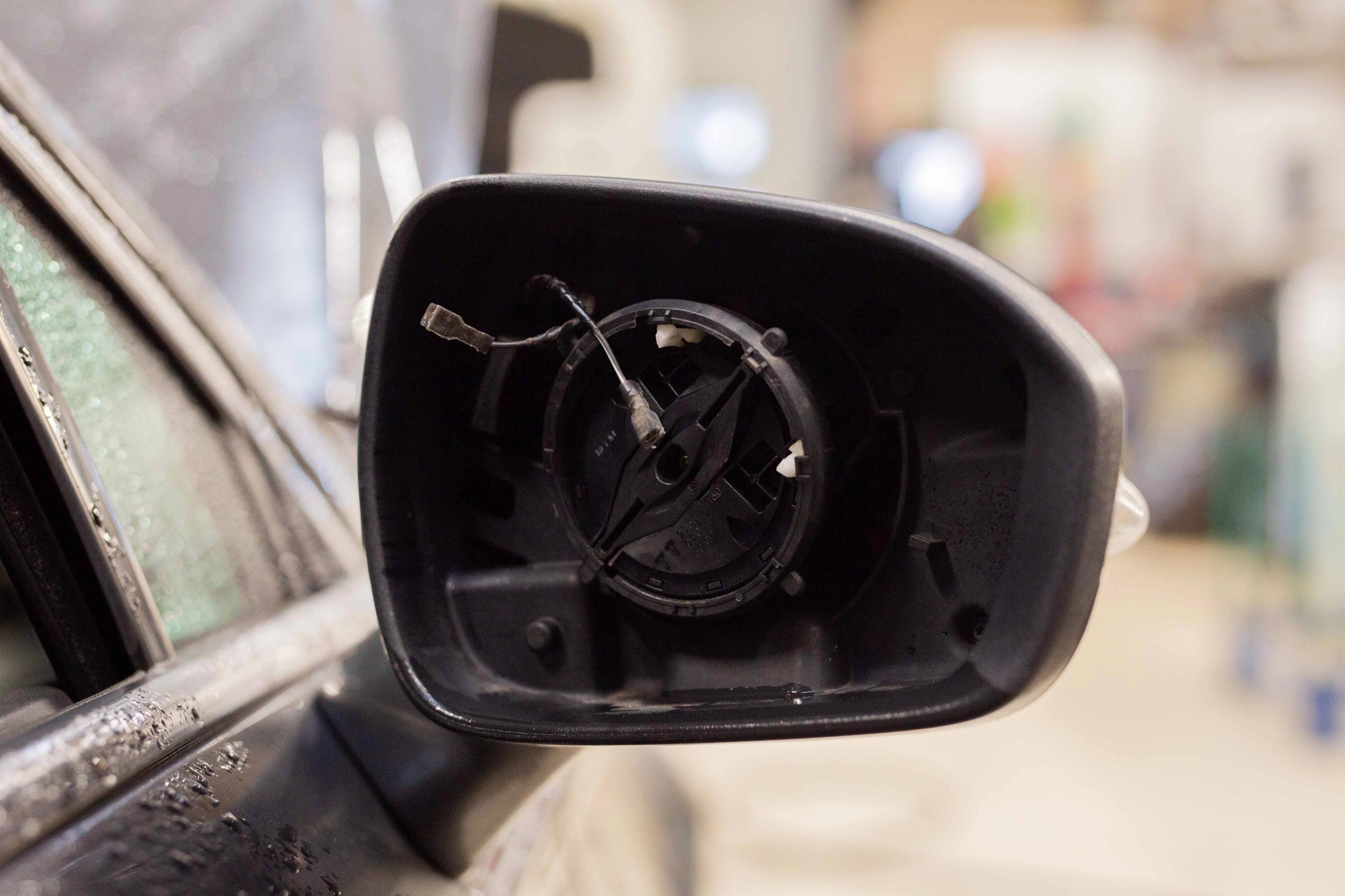 Sidespejl på bil uden spejlglas