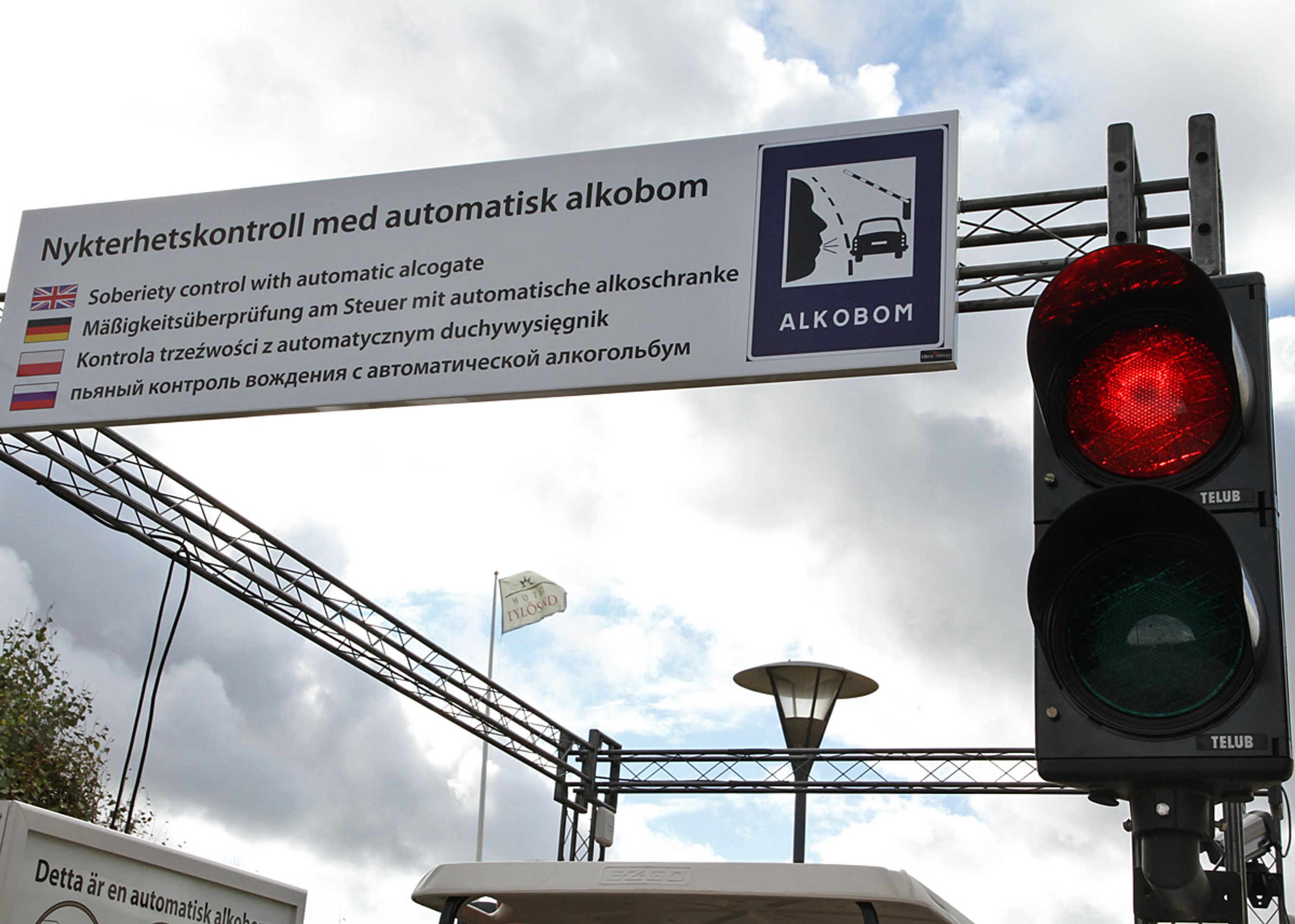 Den svenske afholds-bilklub MHF har fået udført et testanlæg, der skal vise, at det ikek behøver tage lang tid at kontrollere bilførerne. Klubben vil dog ikke helt garantere, at det ikke kan give ekstra kø ved færgerne.