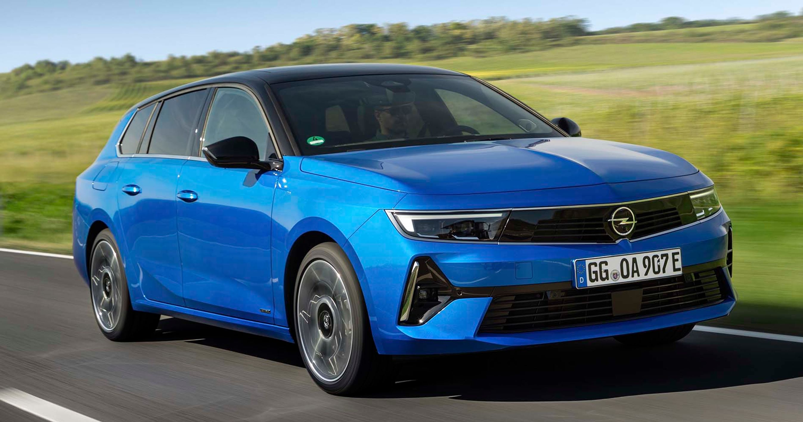 Opel Astra Sports Tourer set forfra