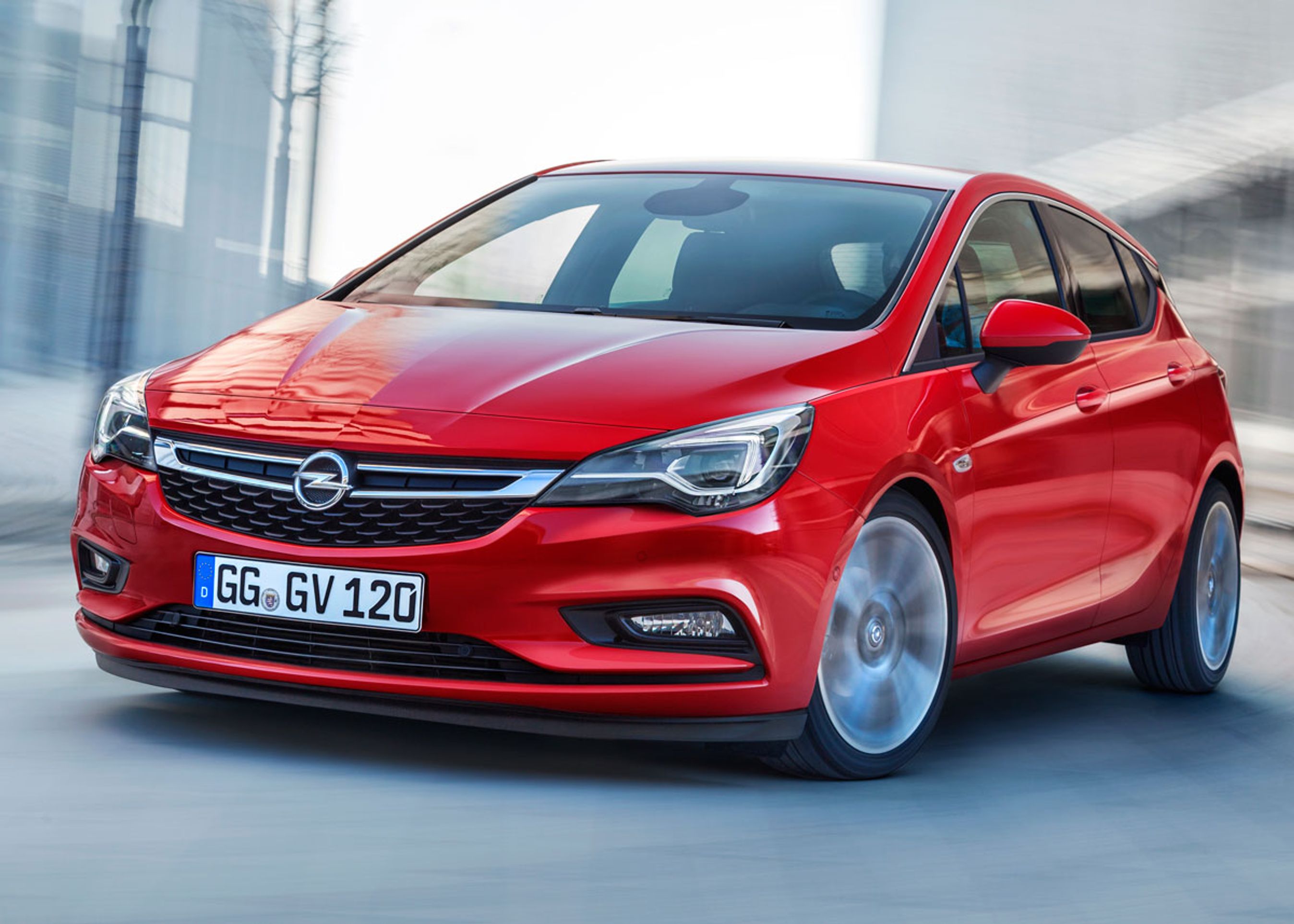 Den nye Opel Astra er fem centimeter kortere end den nuværende, og aerodynamikken er forbedret, så luftmodstandskoefficienten er under 0,30 cW. Fotos: Opel