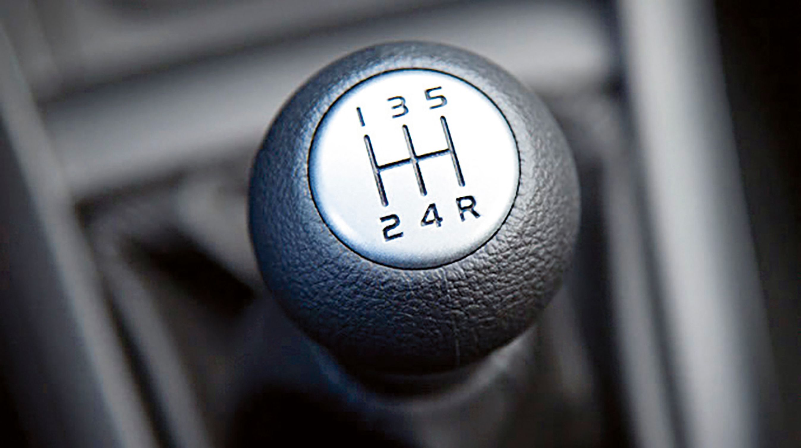 Der er fem gear i alle versionerne. Gearskiftet er o.k., men heller ikke bedre …