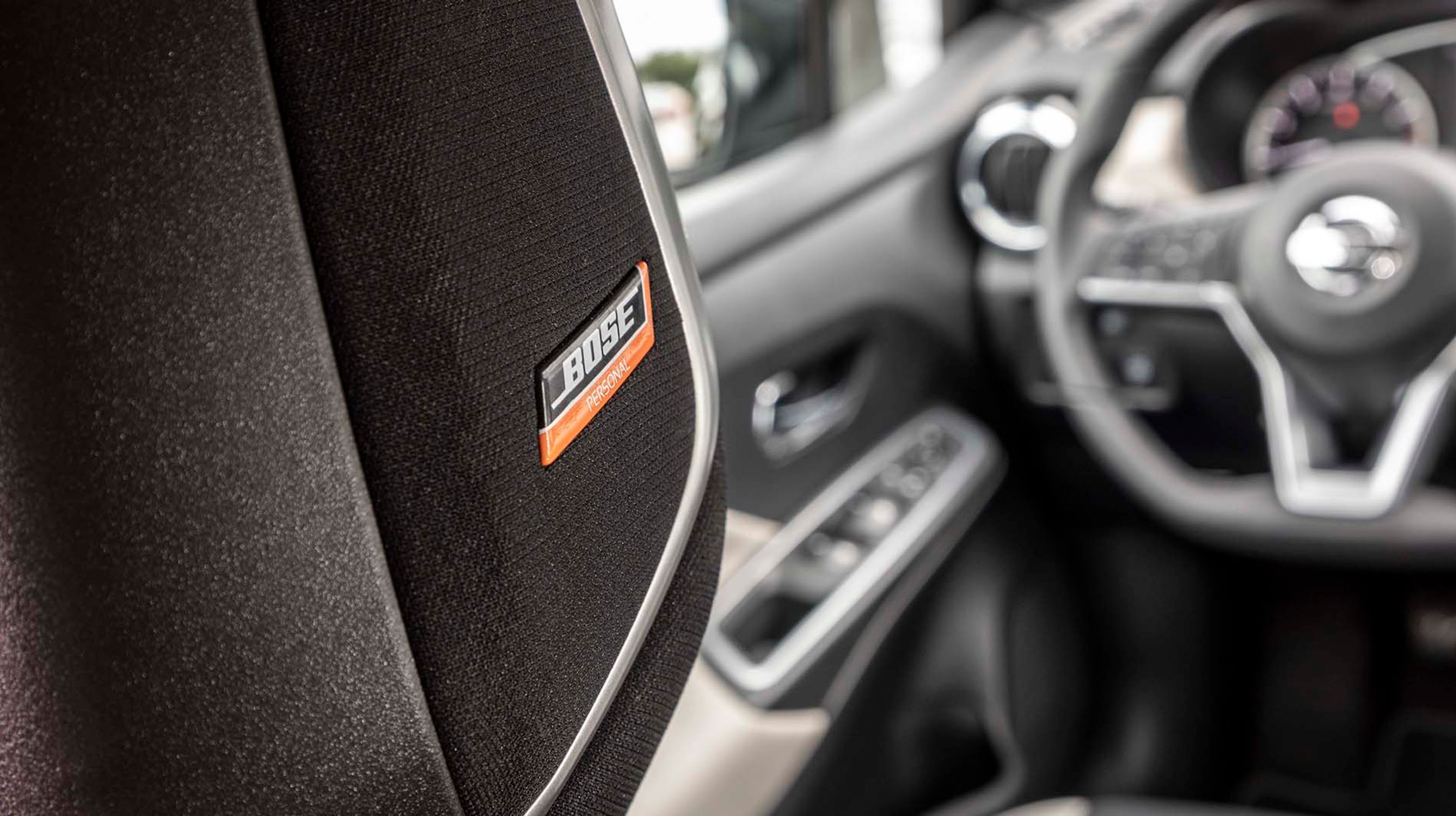 Tekna-udgaven af Nissan Micra har et fint BOSE-anlæg med højttaler i hovedstøtten på førersædet.