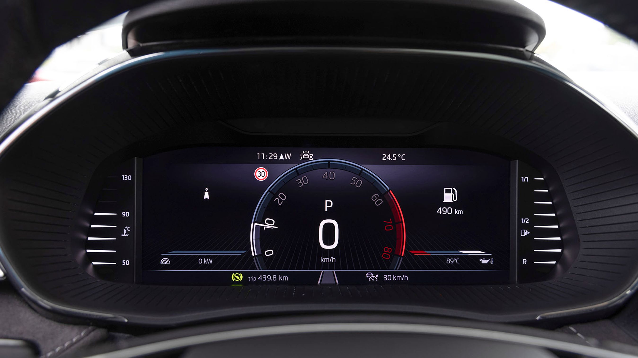 Det bliver muligt at bestille bilen med et digitalt cockpit, hvor man selv kan vælge den visning, man synes bedst om. Man kan desuden få vist kortet fra navigationsanlægget, hvis man synes, det giver et bedre overblik end på skærmen i midten.