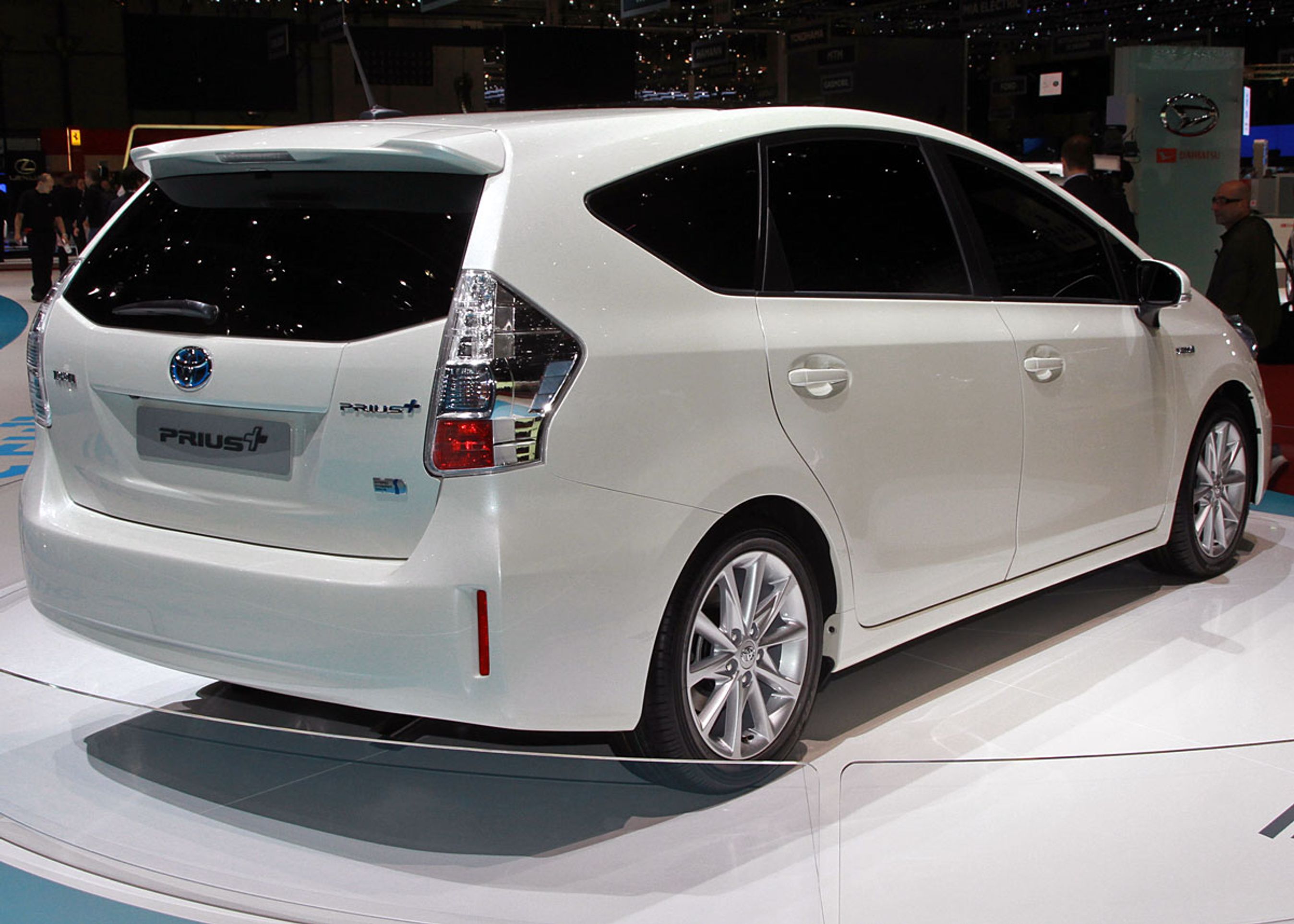 Prius+ minder om Verso i sit udseende.