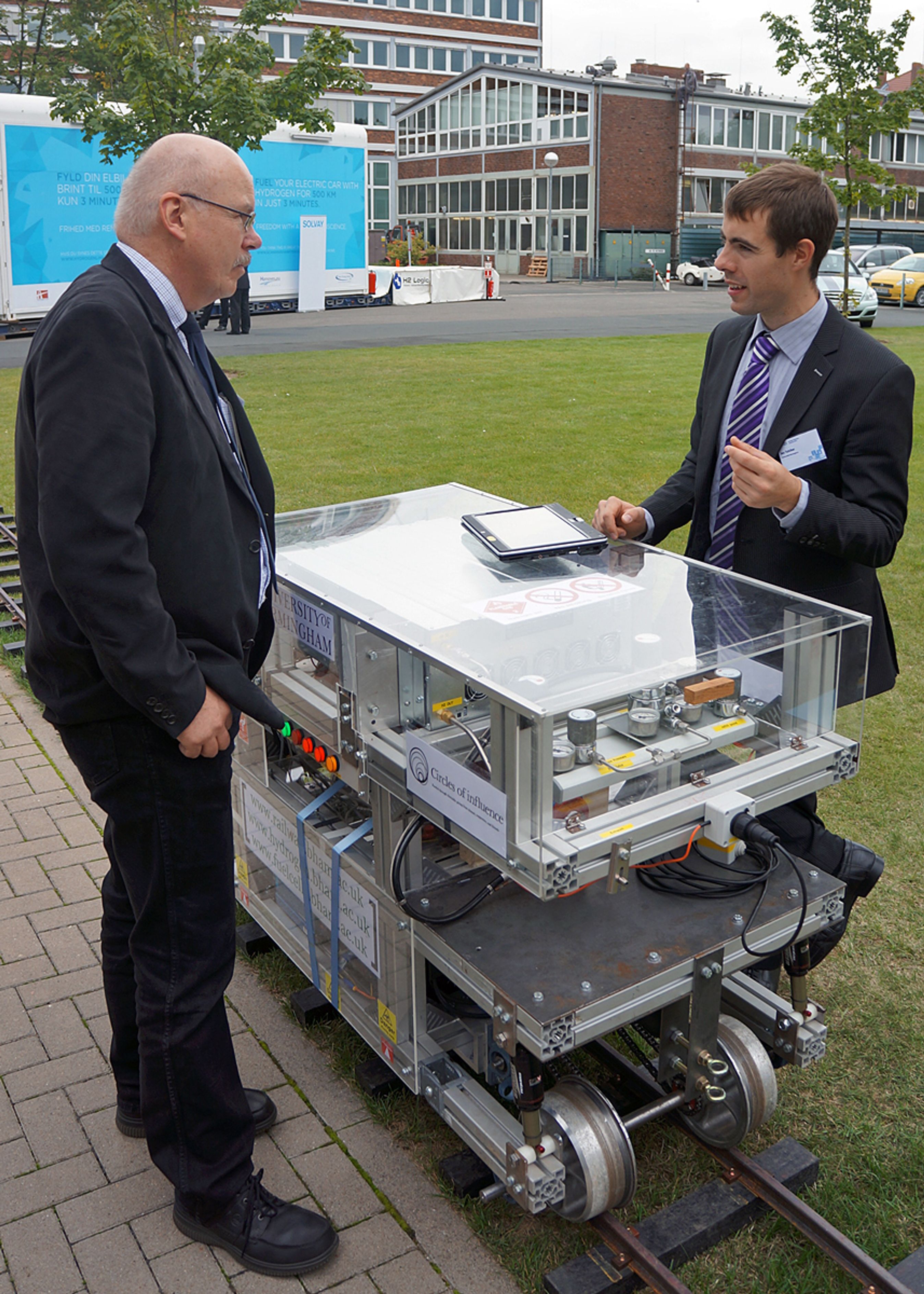 Brintbilers mystiske indmad kan ses som del af rundturen. Karavanen er i København 10. oktober.