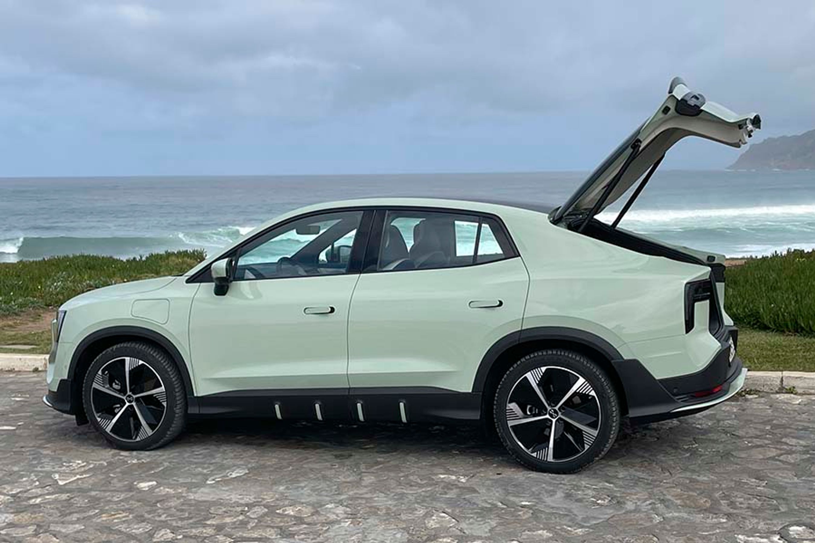 Bagklappen åbner nu højt nok til, at de fleste europæere ikke slår hovedet mod – i modsætning til U5. Kineserne lærer hele tiden noget.