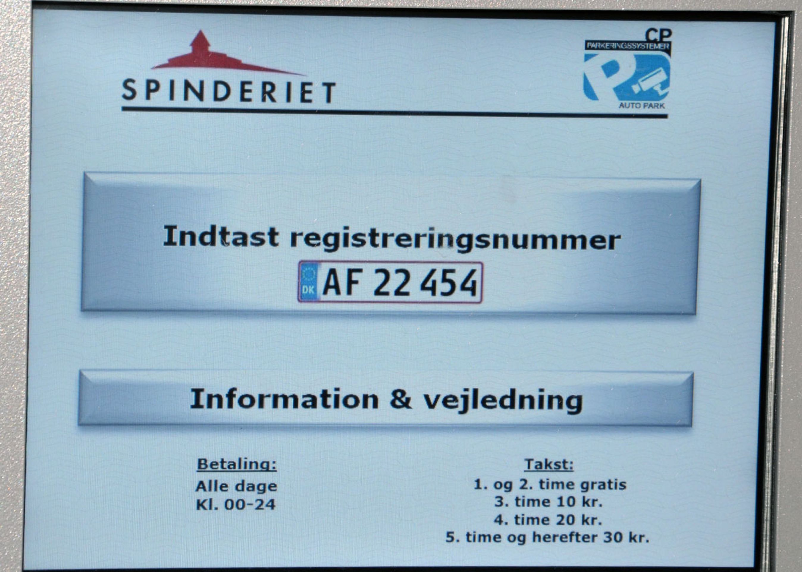 Når man har indtastet bilens nummerplade og betalt, har man 15 minutter til at forlade parkeringsanlægget. Foto: Anders Wendt Jensen, FDM