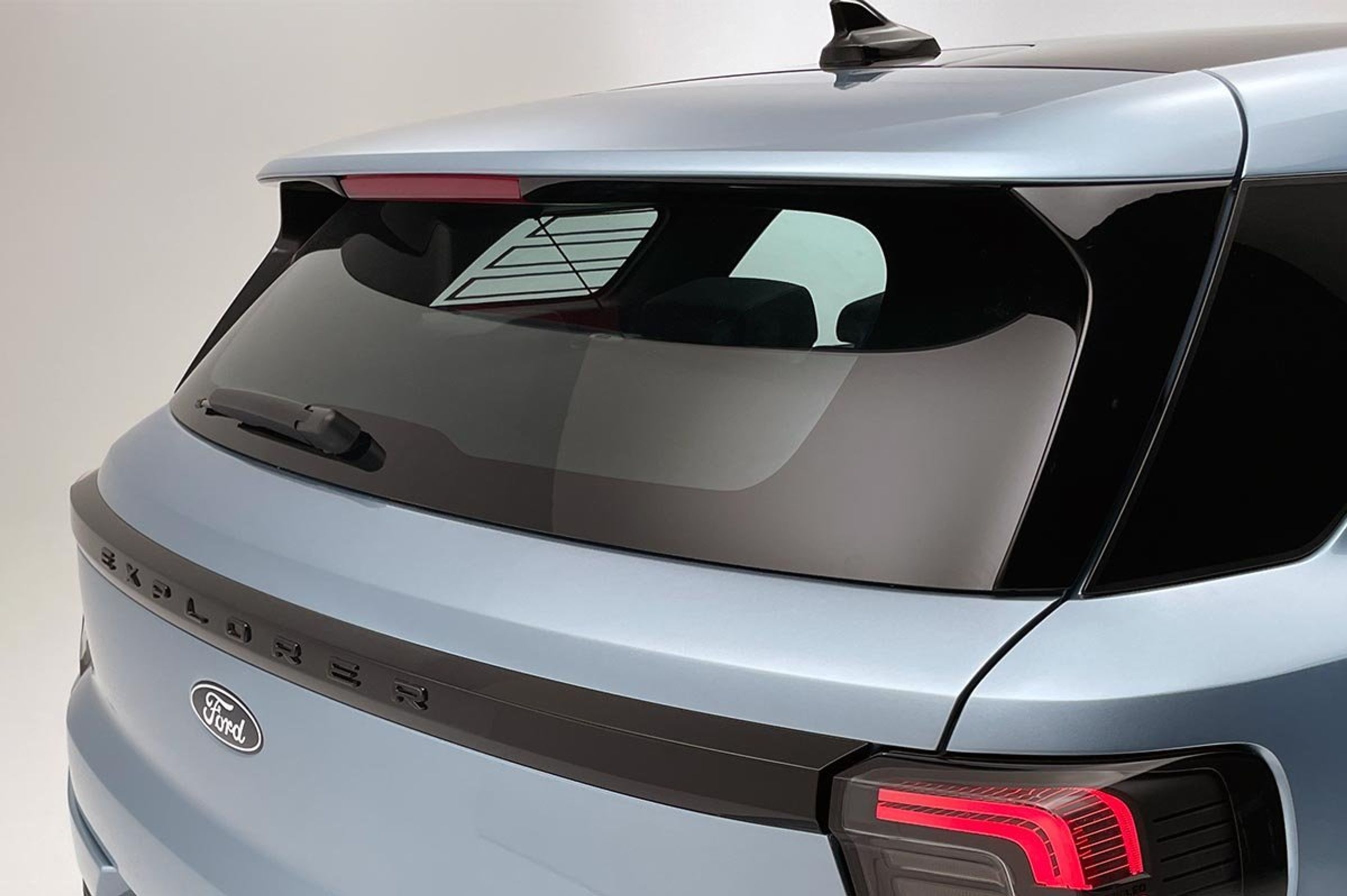 Bagruden i Ford Explorer.