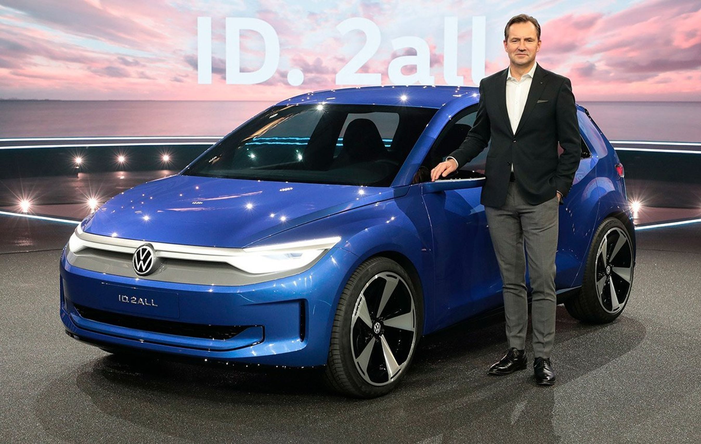 ID.2 med mand ved siden af.