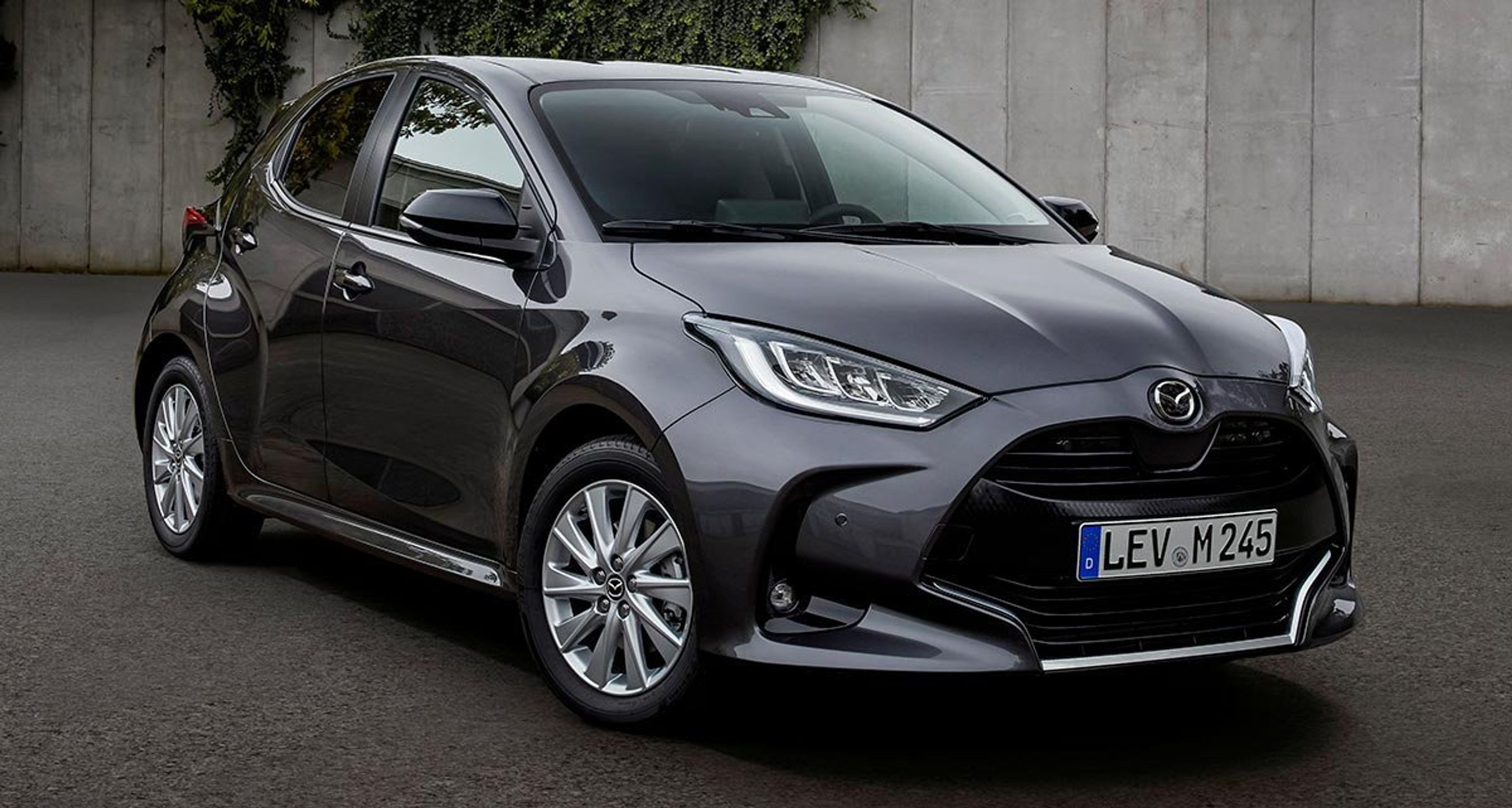 Mazda 2 Hybrid kommer ind i Mazda-programmet i foråret. Den nuværende model fortsætter.