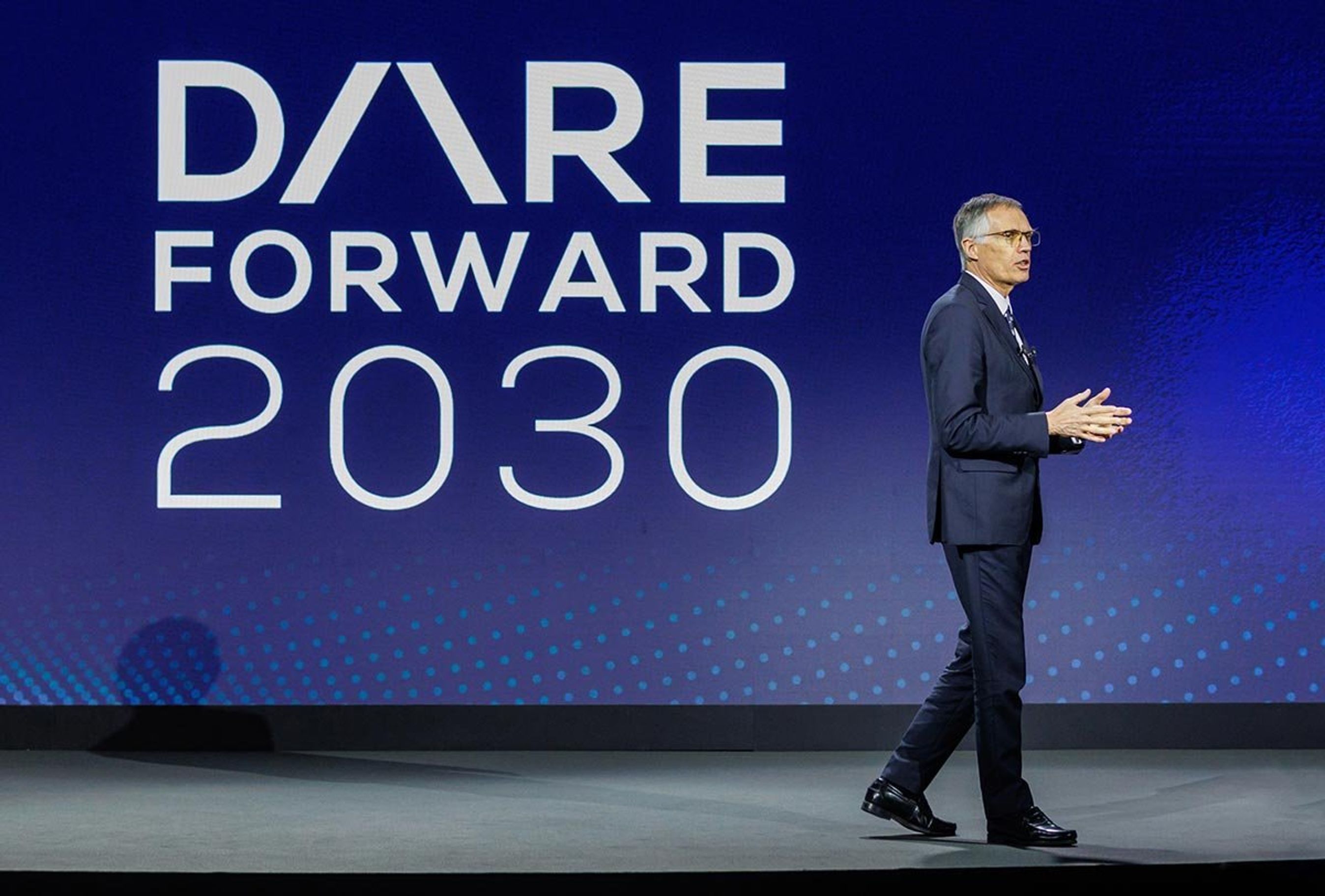 Stellantis-chef Carlos Tavares fremlægger koncernens langsigtede strategi. Det indebærer bl.a., at firmaet kun vil sælge elbiler i Europa fra 2030.