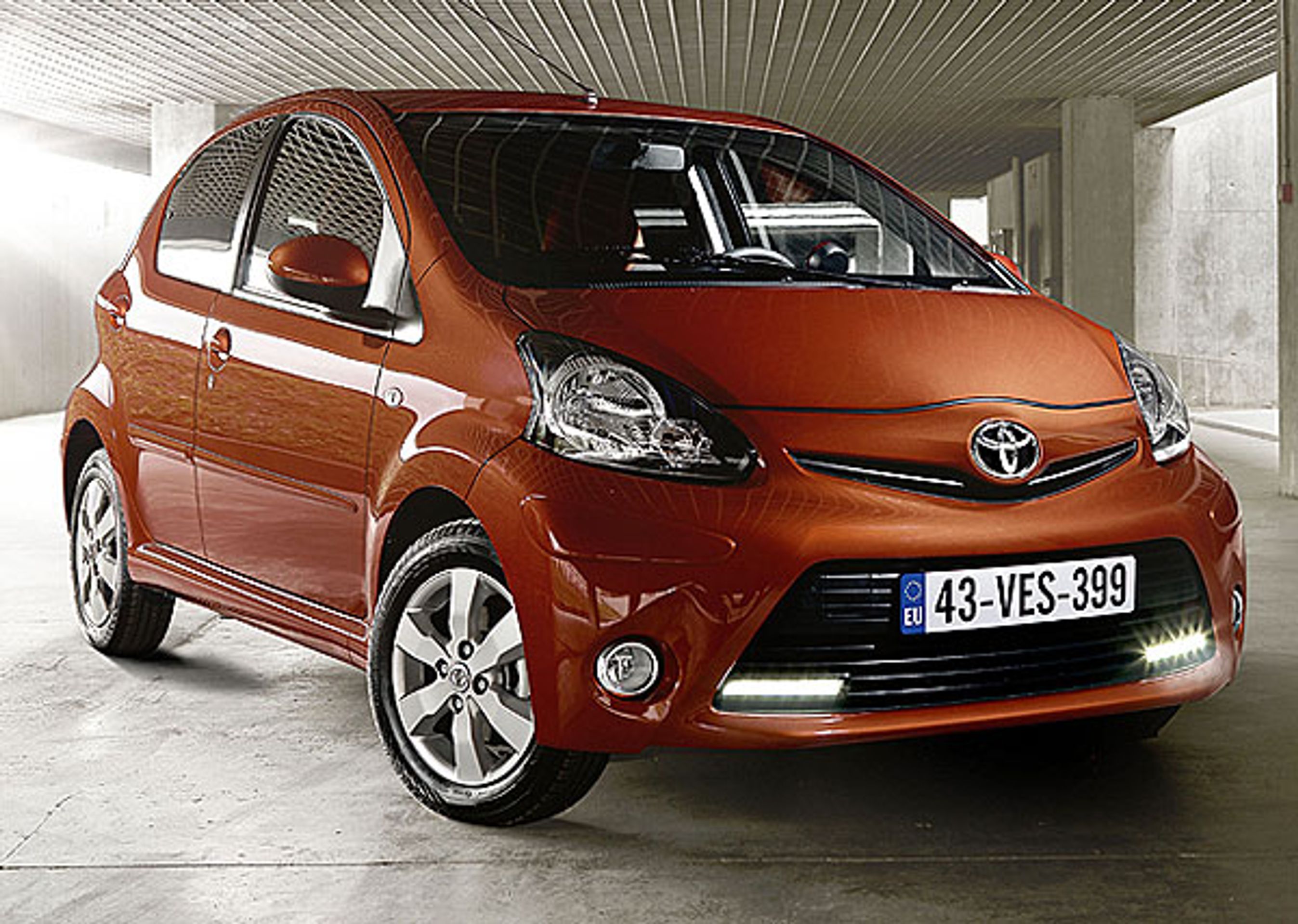 Toyotas nye designlinje skinner også igennem på den fornyede Aygo med det nye frontgrill-design, som Toyota mener er "aggressivt".