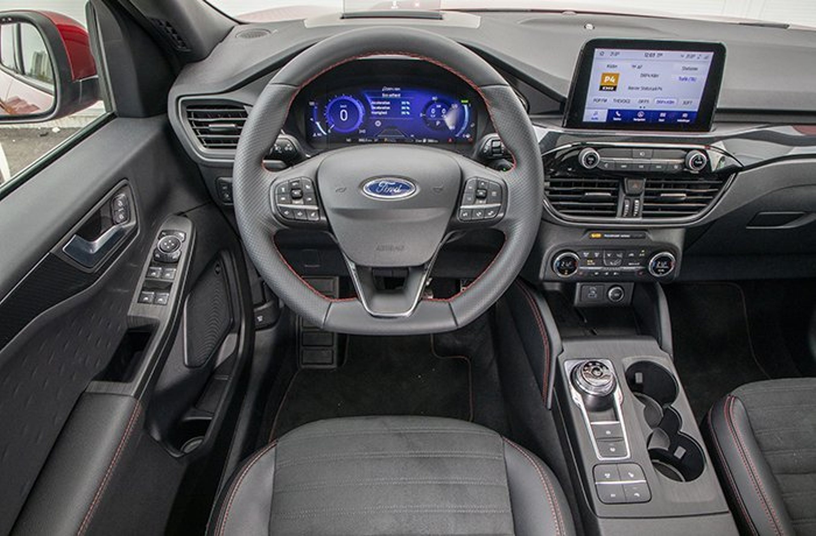 Ford Kuga PHEV kabine