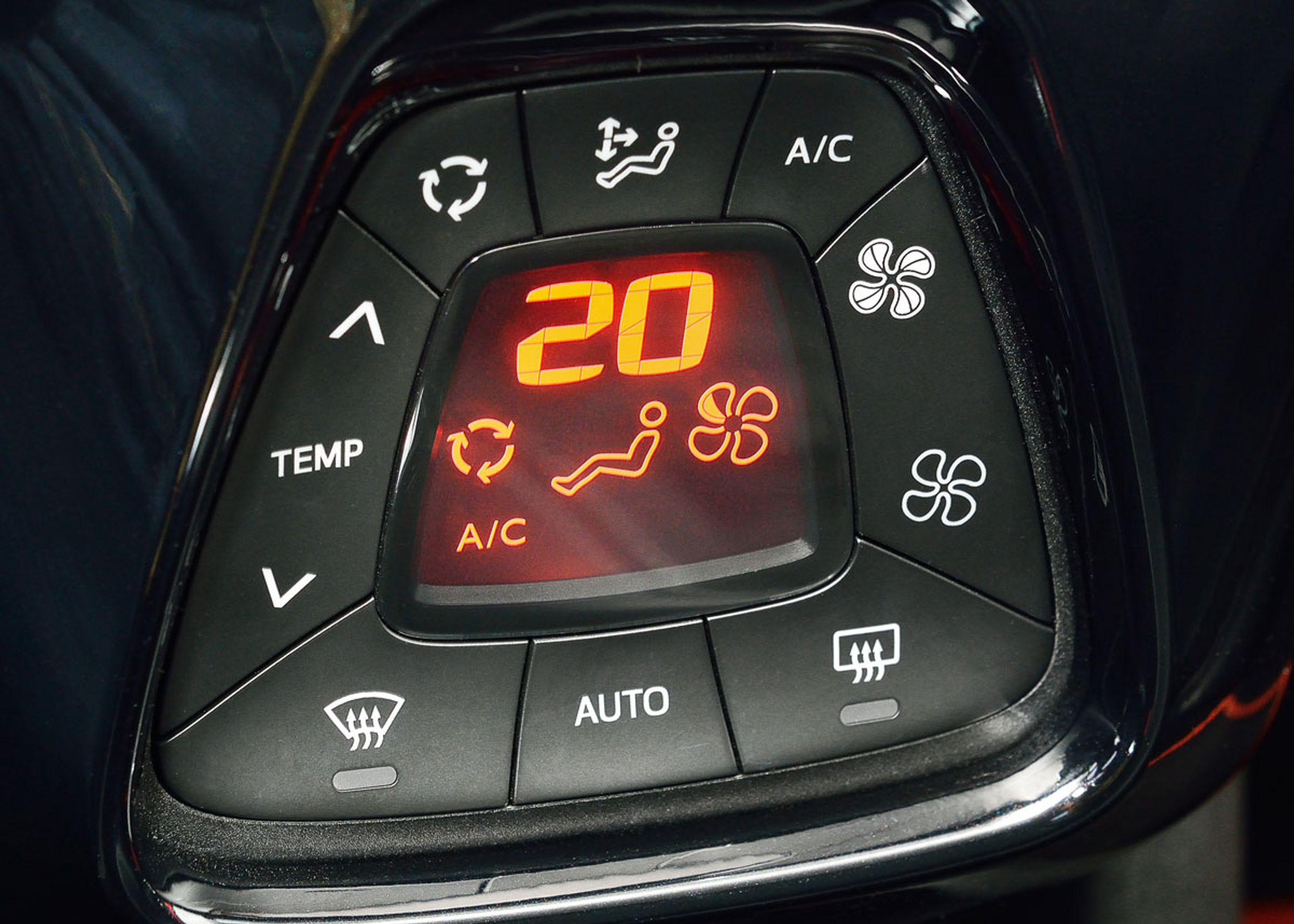 Som noget usædvanligt i mikroklassen tilbydes Aygo (og C1 og 108) med klimaanlæg.