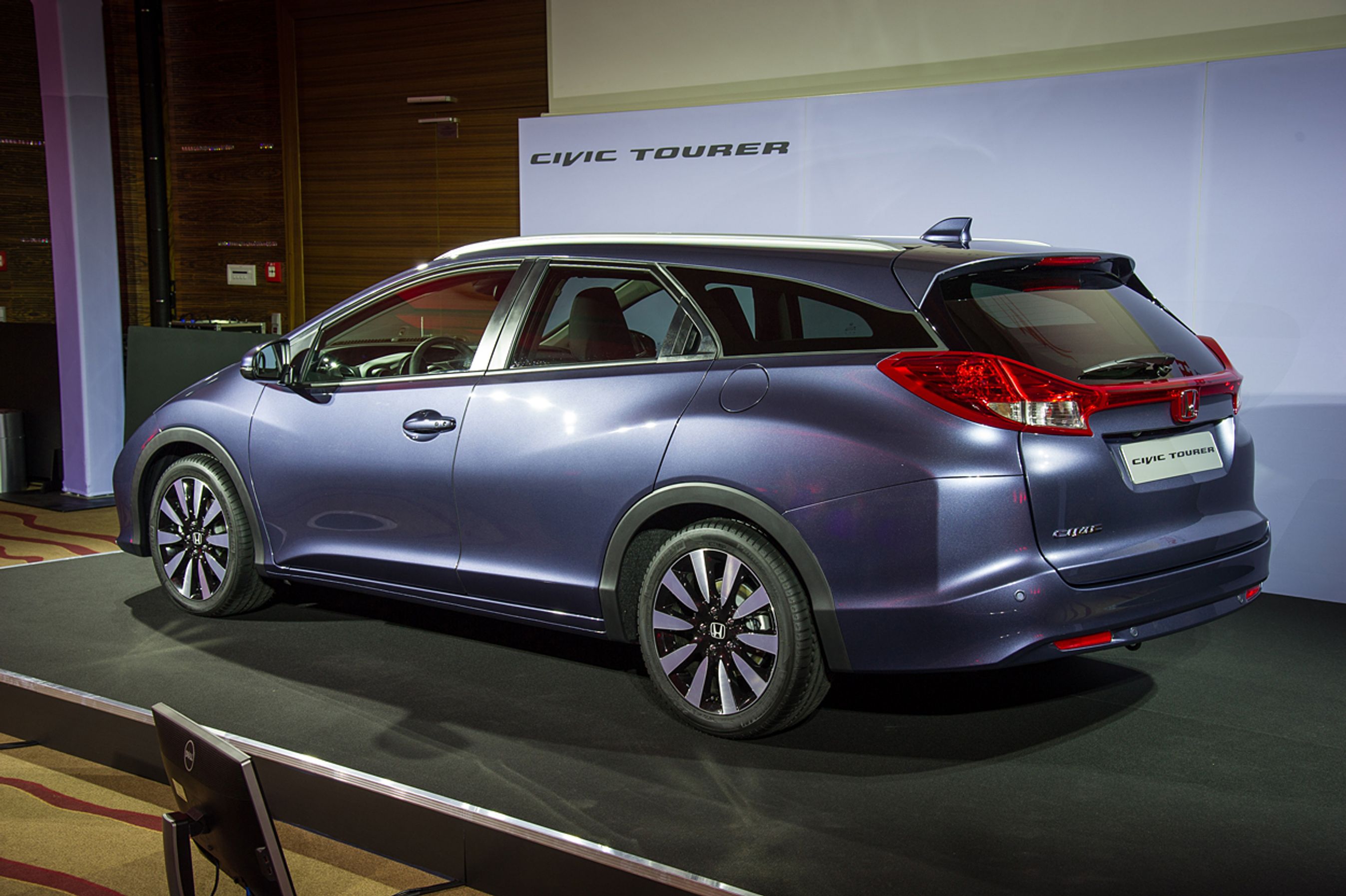 Honda Civic Tourer er en stationcar, der er bygget over den almindelige femdørs udgave af Honda Civic