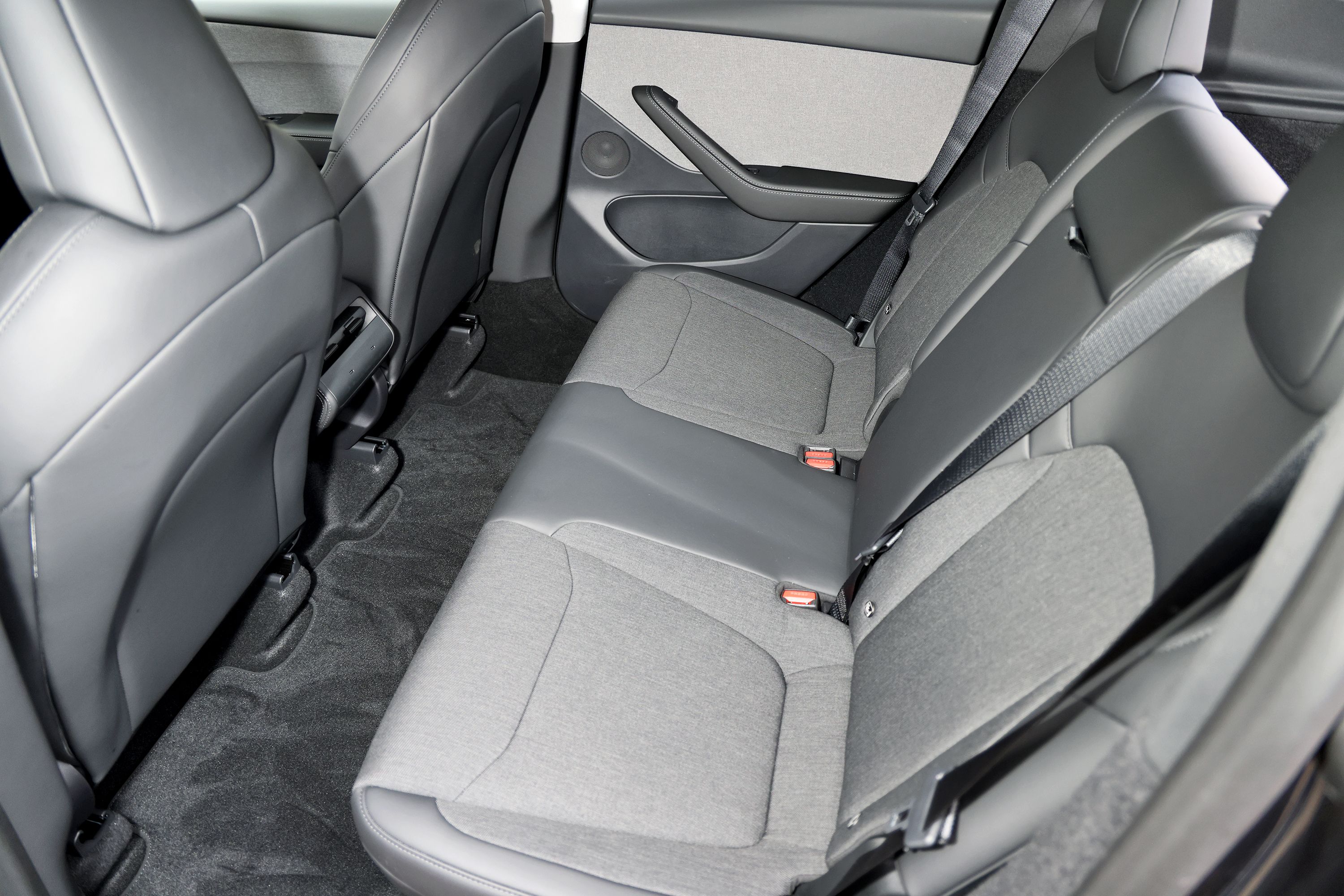 Bagsæde i en Tesla Model Y