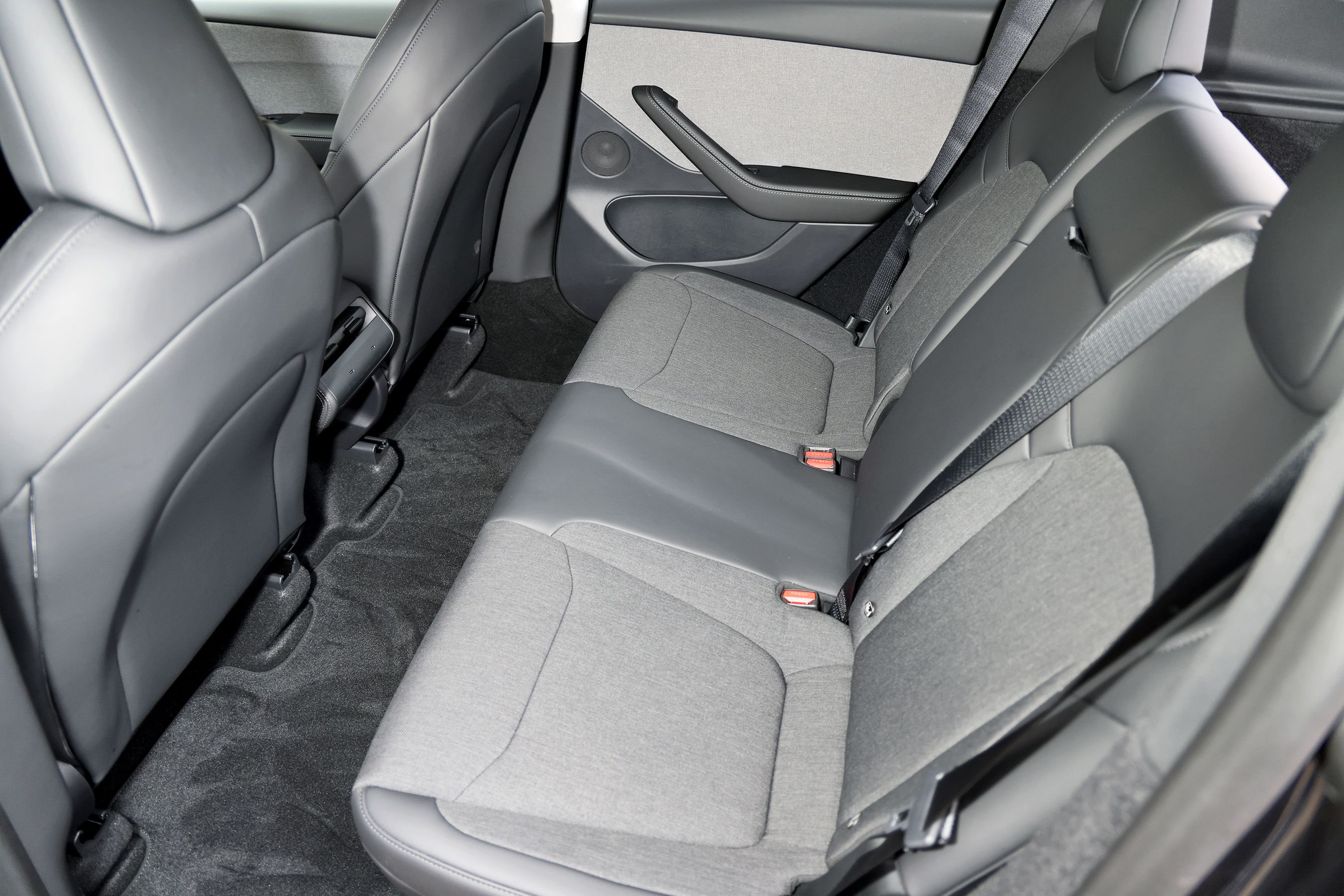 Bagsæde i en Tesla Model Y