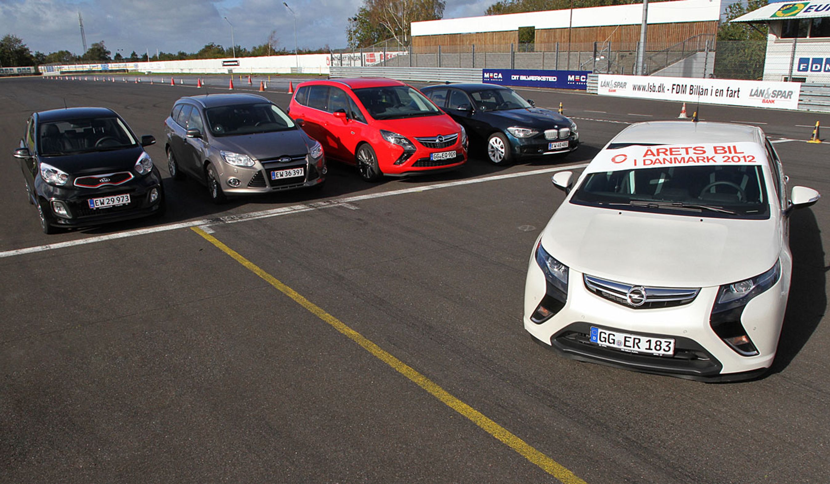 Opel Amepra er Årets Bil i Danmark. Her sammen med de øvrige finalister.