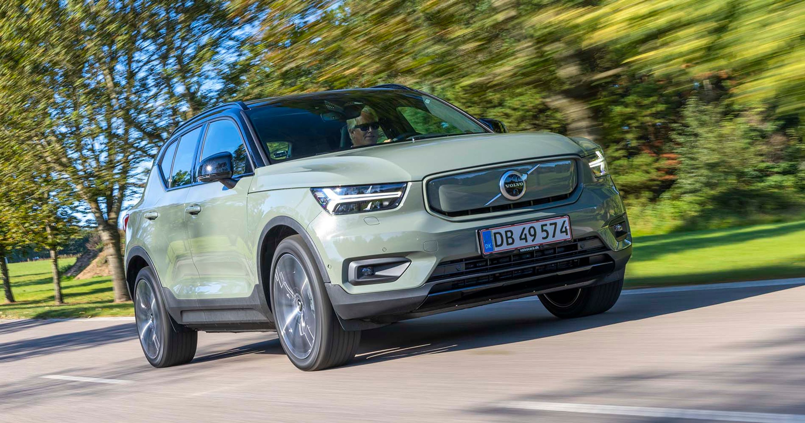 Volvo XC40 Recharge set forfra