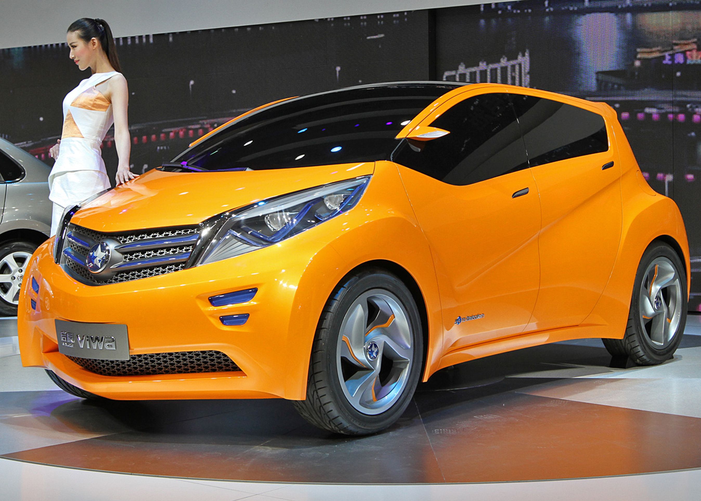 Nissans ret nye undermærke i Kina, Venucia, viser på Auto Shanghai 2013 denne eldrevne konceptbil, Viwa.