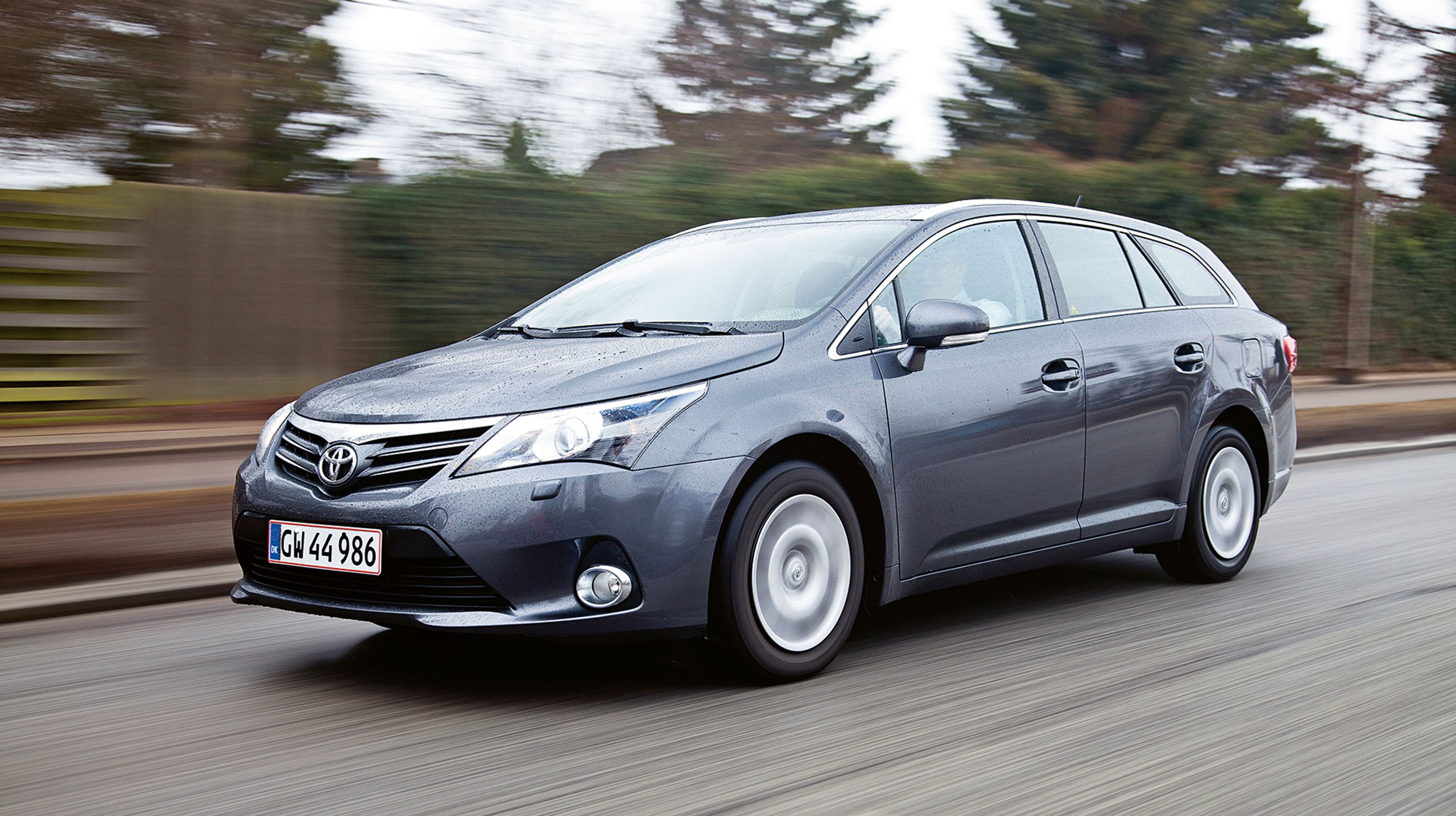 Toyota Avensis forfra