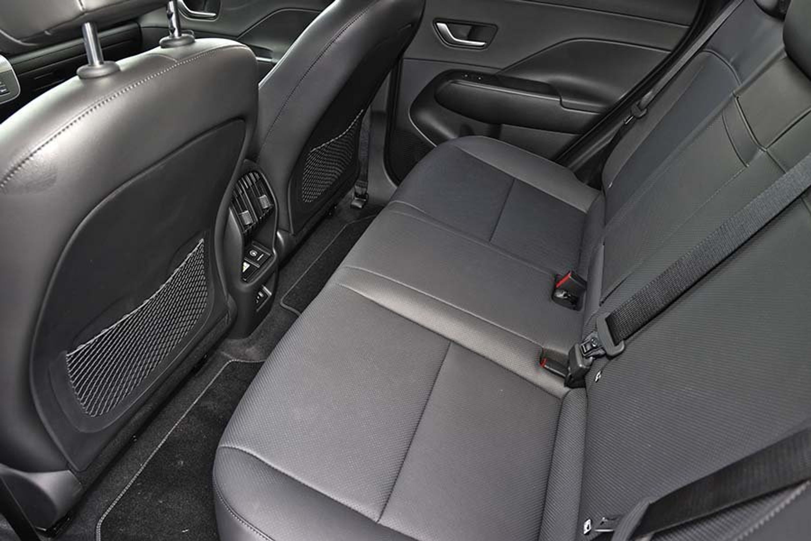 Bagsædet i en Hyundai Kona.