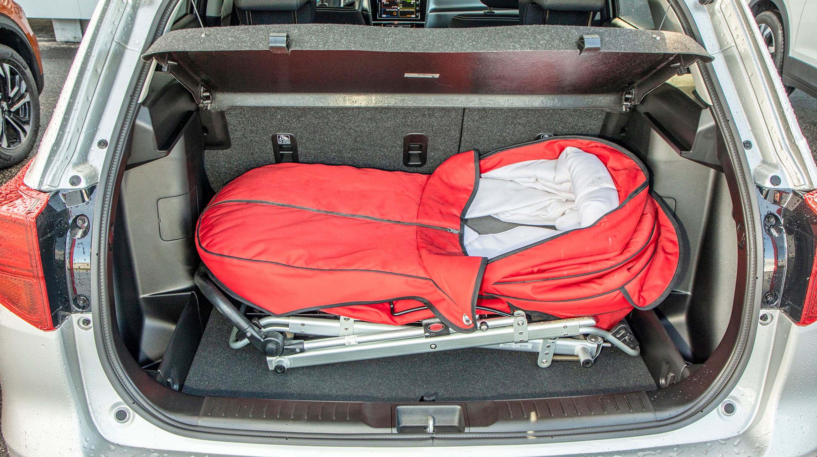 Bagagerummet er med sine 375 liter ikke så imponerende, men det går an at få en barnevogn med. Bunden kan placeres i to niveauer.