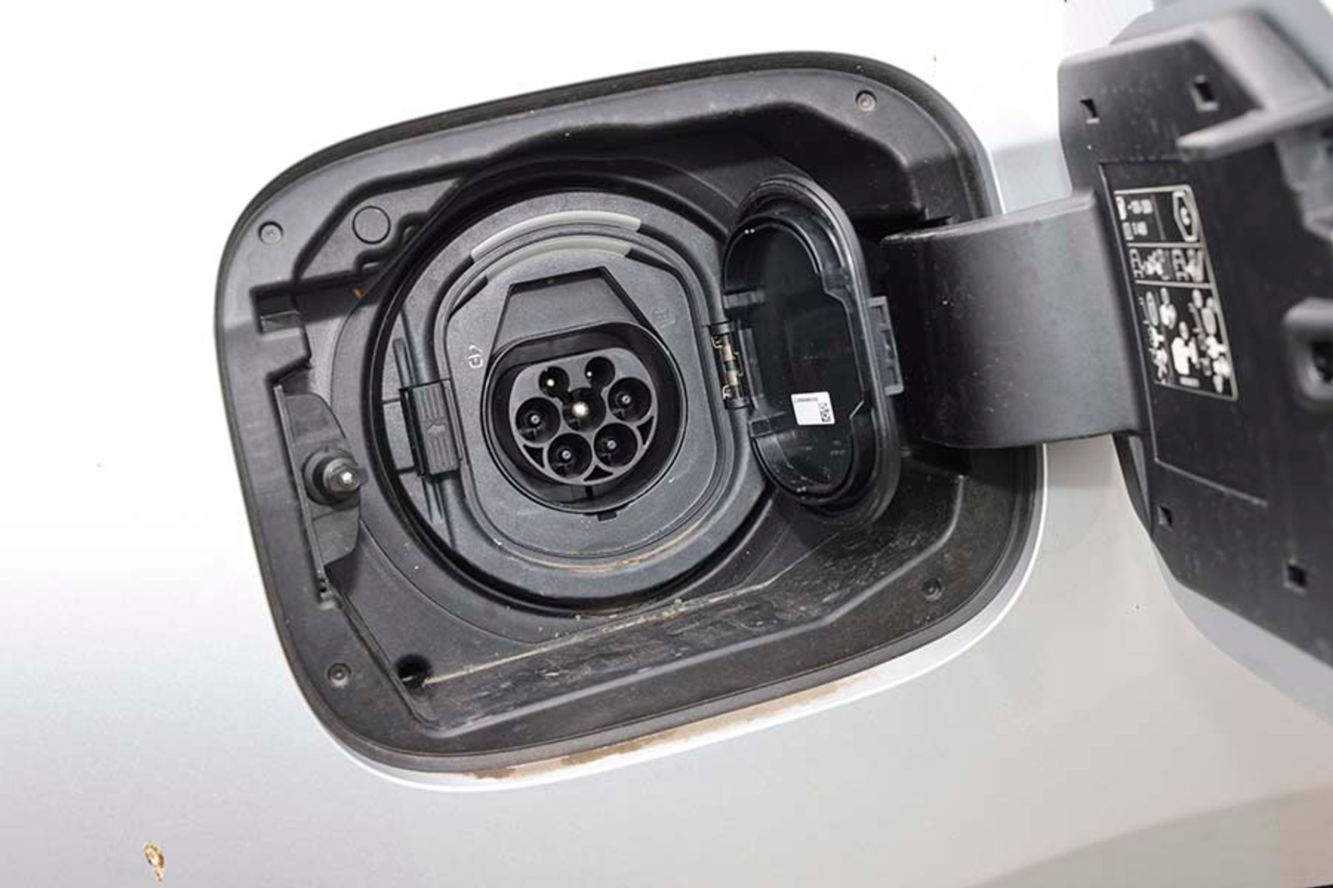 3-faset opladning af plugin-hybrider er ved at blive standard, efter batterierne er vokset. Det betyder, at du kan lade batteriet helt op på 1,5 time. 