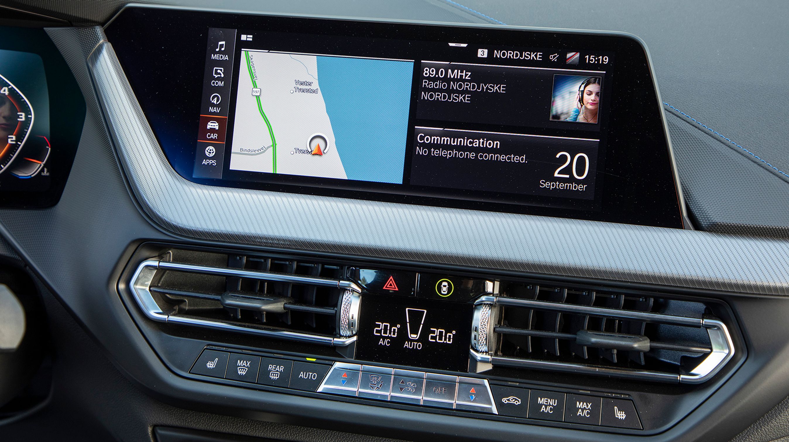 Standardskærmen er på 8,8”, og køber du den store digitale pakke til 39.000 kr., opgraderes du til denne 10,3” skærm. Menuopbygningen er med widgets, som man kender det fra en Android-mobil. 