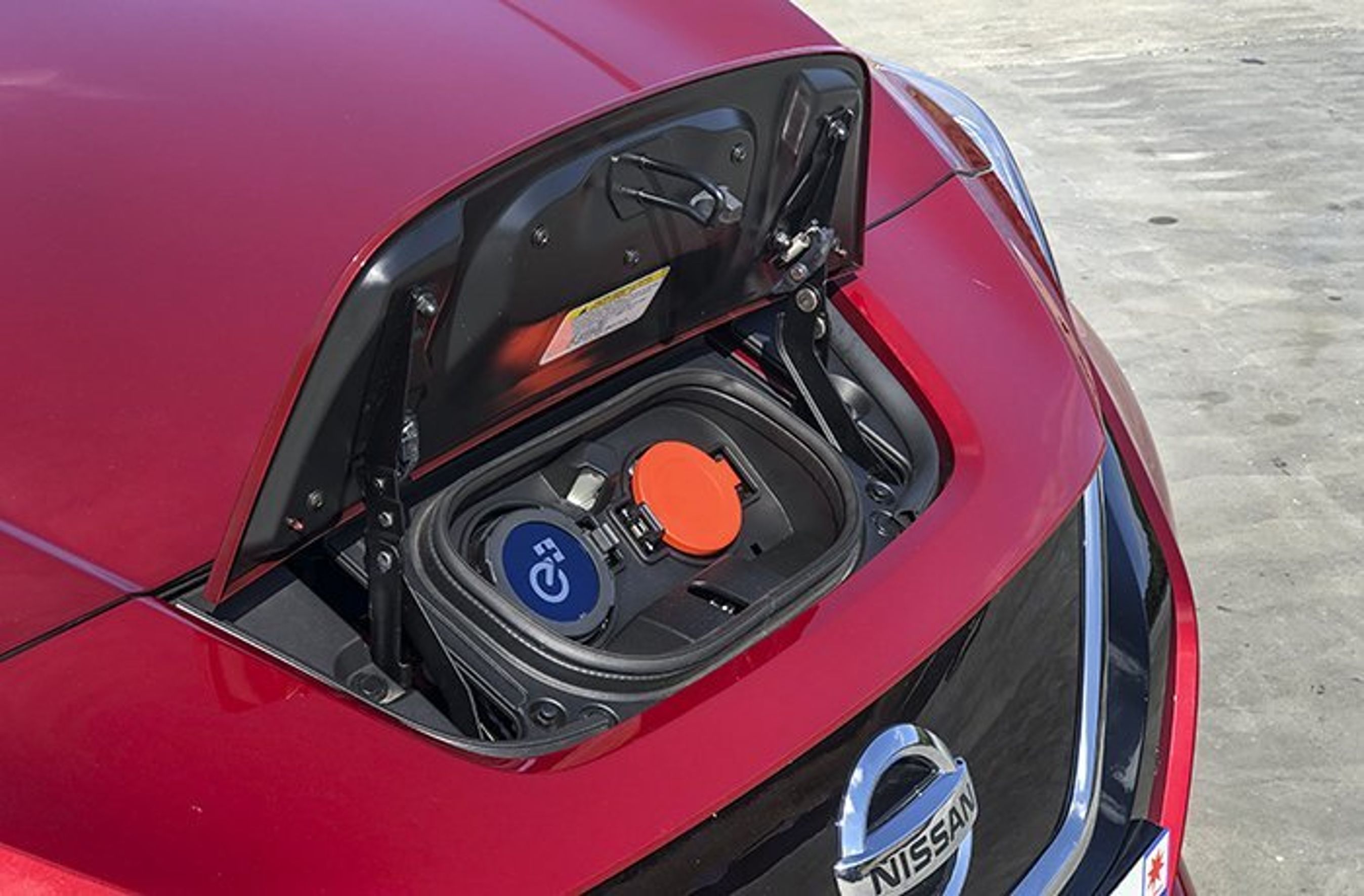 Ladestik i Nissan Leaf